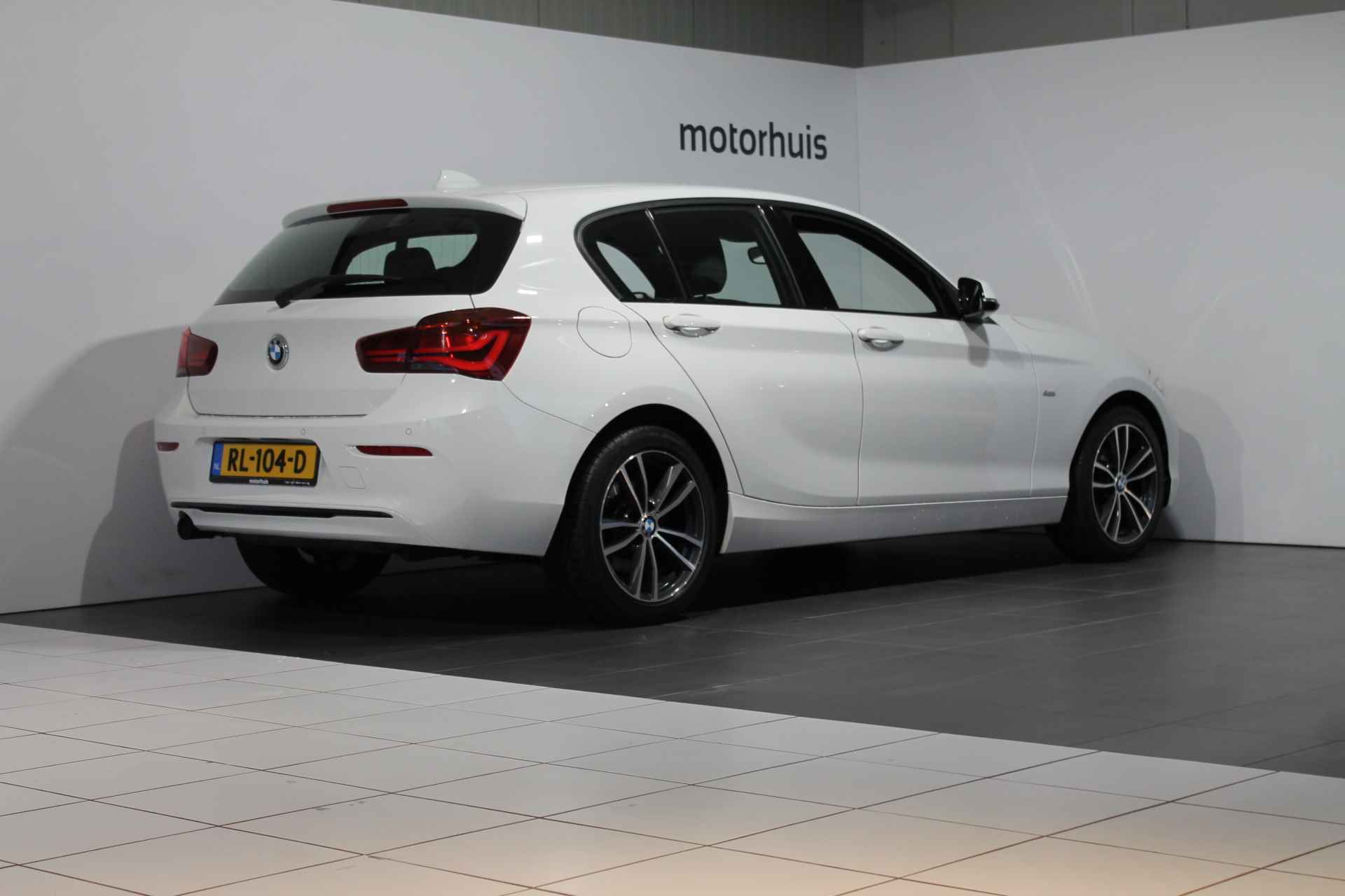 BMW 1-Serie (f20) 116i 109pk Edition Sport Line Shadow Executive - 2/36