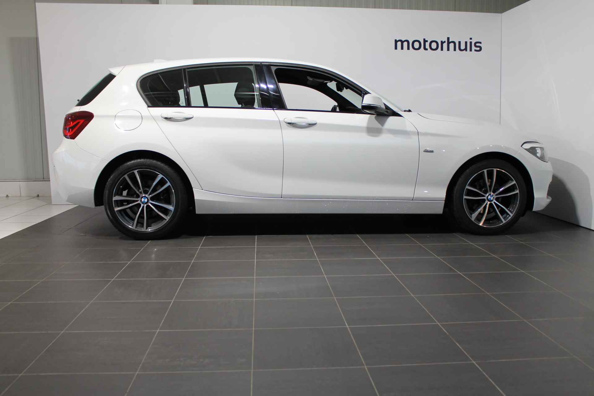 BMW 1-Serie (f20) 116i 109pk Edition Sport Line Shadow Executive - 5/36