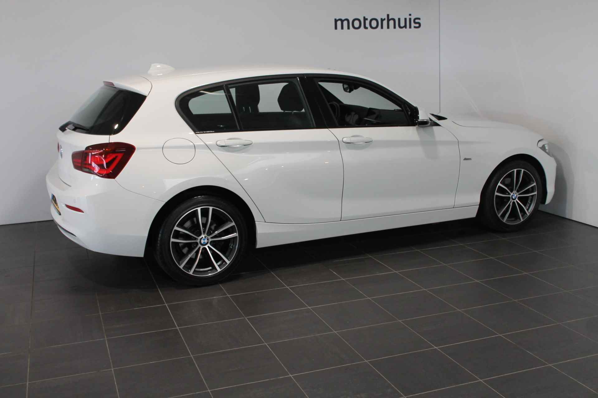 BMW 1-Serie (f20) 116i 109pk Edition Sport Line Shadow Executive - 7/36