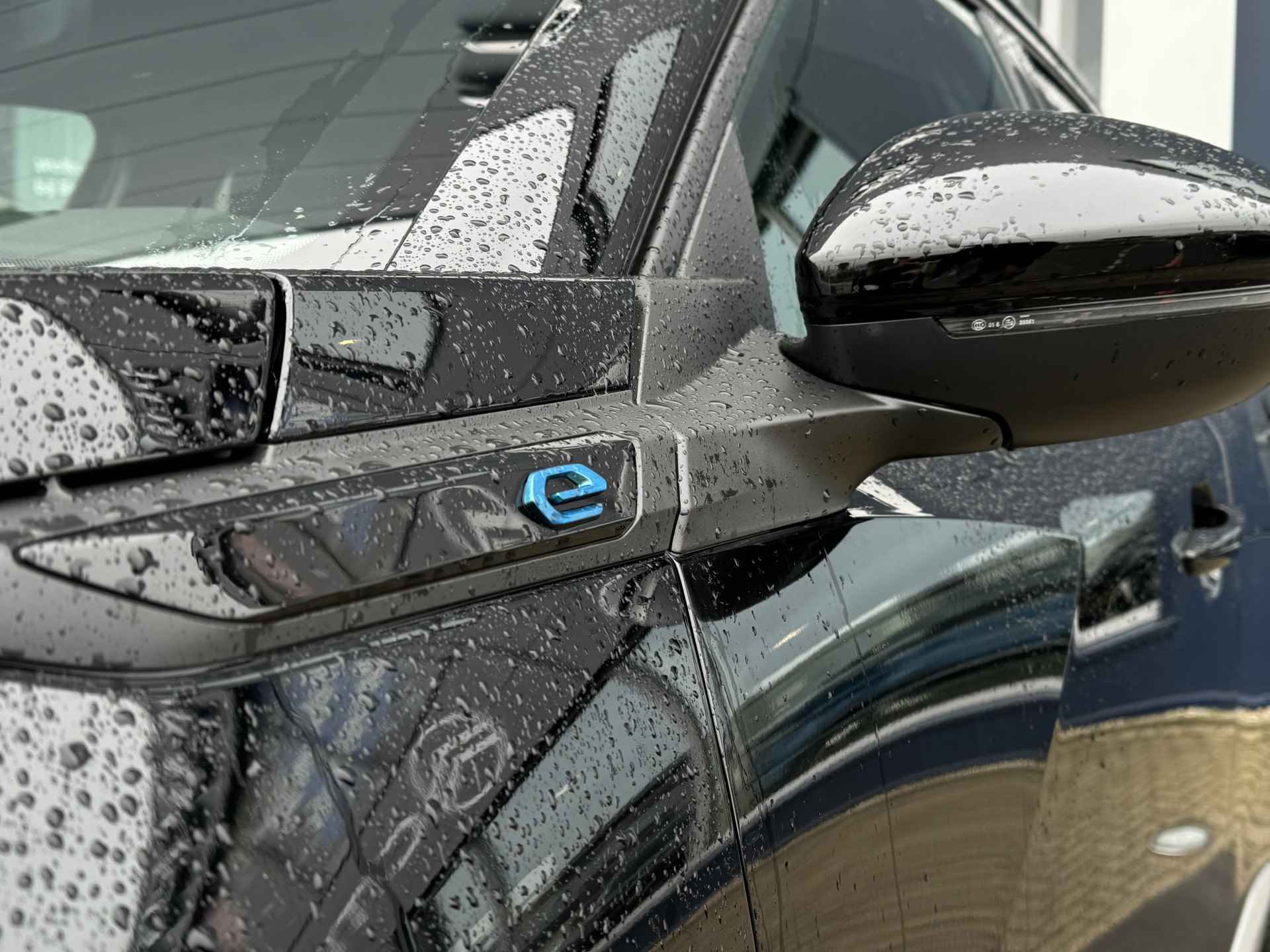 Peugeot e-2008 EV GT 50 kWh | Stoelverwarming | Camera | Sensoren V/A | Navi | ACC | Carplay - 8/45