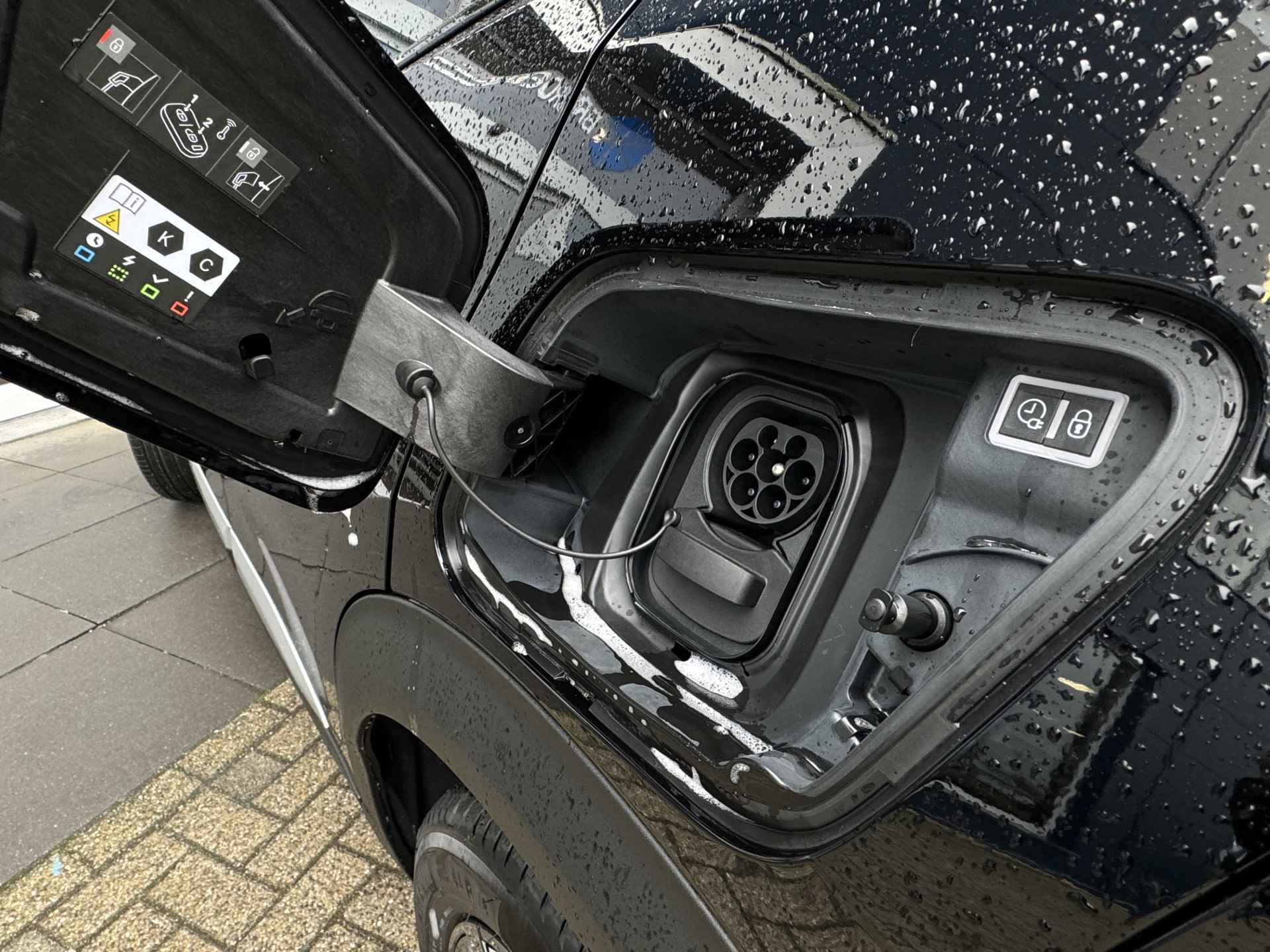 Peugeot e-2008 EV GT 50 kWh | Stoelverwarming | Camera | Sensoren V/A | Navi | ACC | Carplay - 18/45