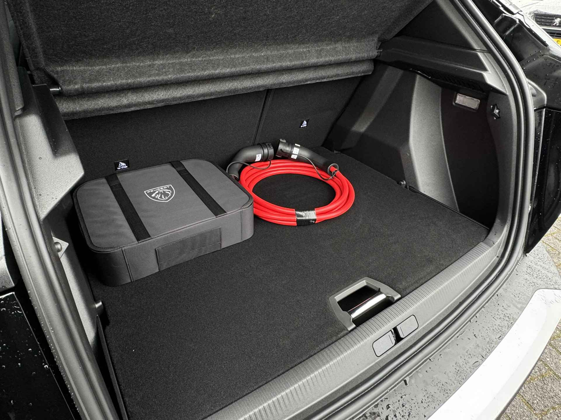 Peugeot e-2008 EV GT 50 kWh | Stoelverwarming | Camera | Sensoren V/A | Navi | ACC | Carplay - 19/45