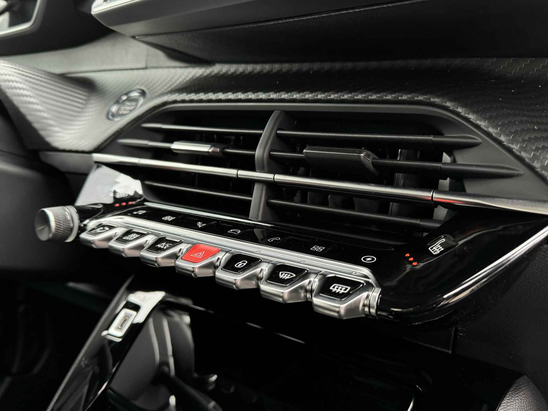 Peugeot e-2008 EV GT 50 kWh | Stoelverwarming | Camera | Sensoren V/A | Navi | ACC | Carplay - 26/45
