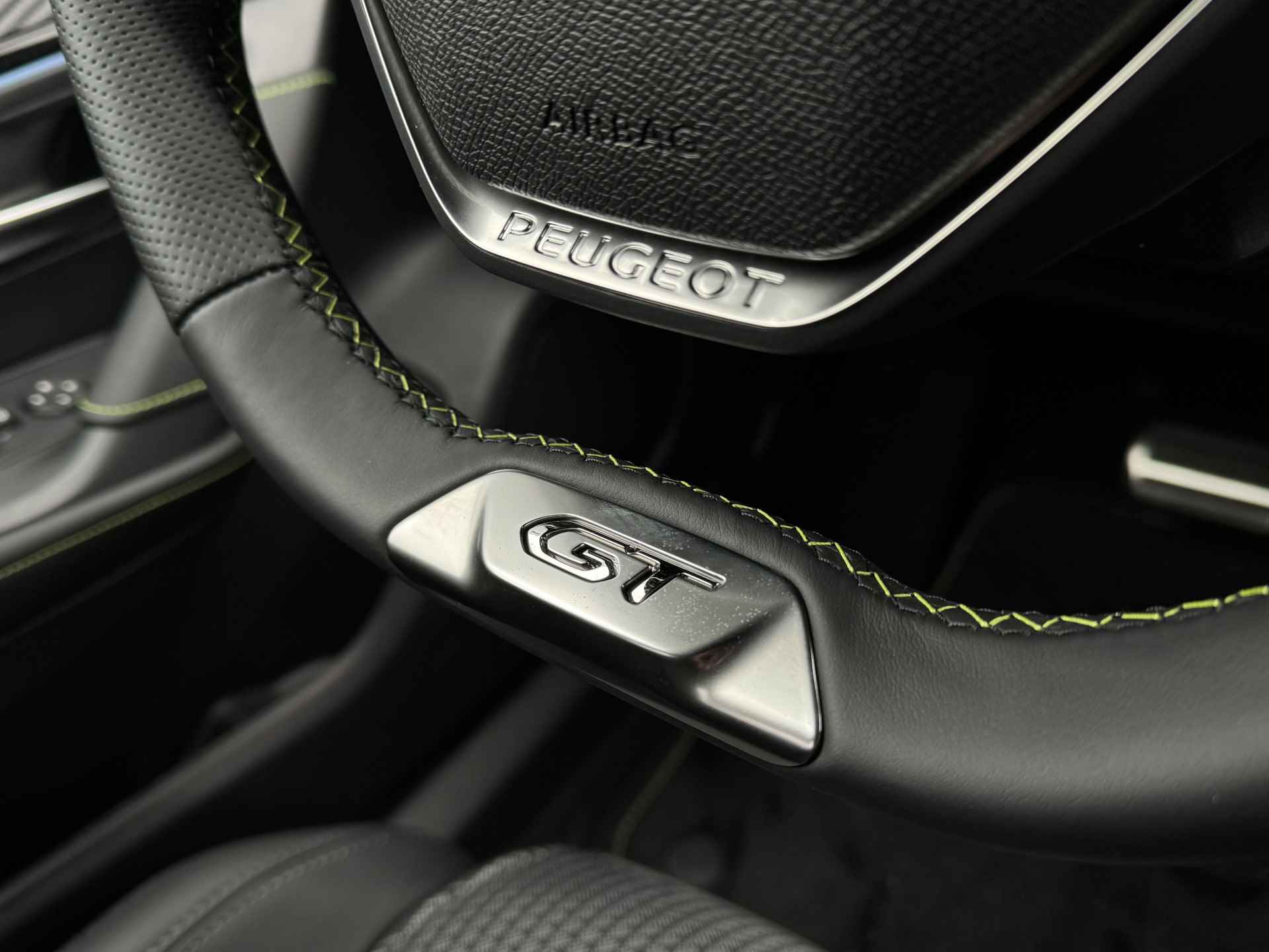 Peugeot e-2008 EV GT 50 kWh | Stoelverwarming | Camera | Sensoren V/A | Navi | ACC | Carplay - 38/45