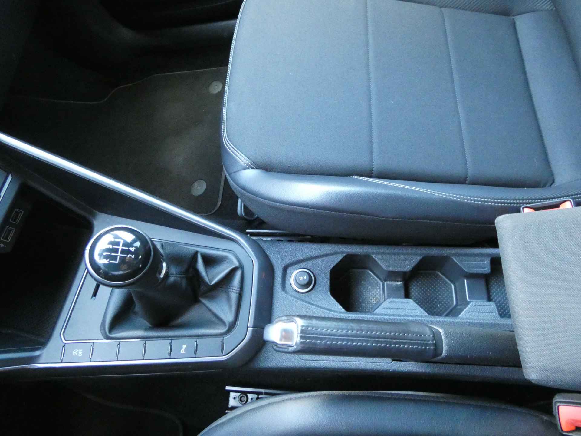 Volkswagen Polo 1.0 TSI Comfortline Business Half Leder | Climate Conrol | Parkeersensoren en Trekhaak - 31/47