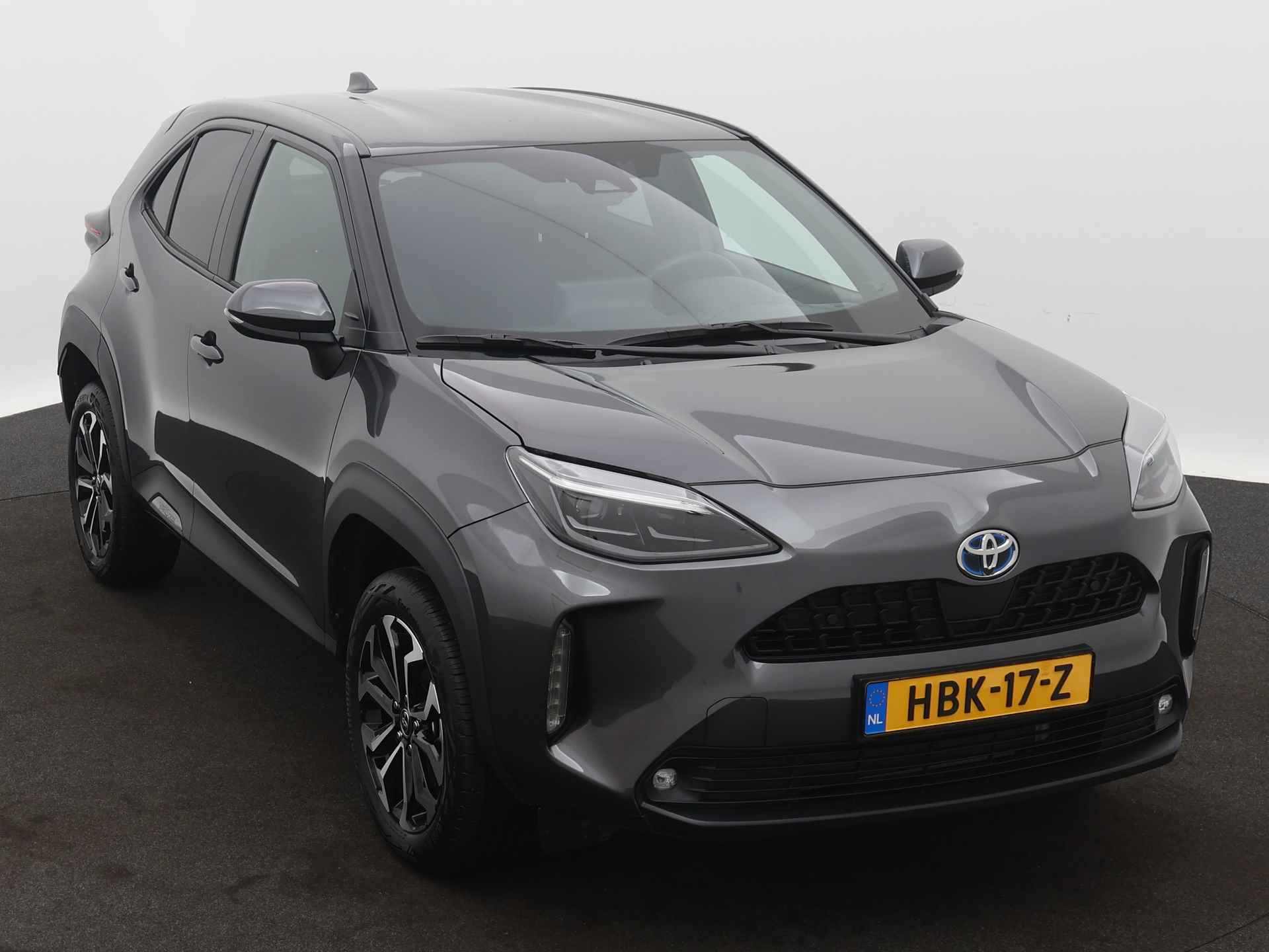 Toyota Yaris Cross 1.5 Hybrid Dynamic Limited | Parkeersensoren | Camera | Climate Control | Stoel en stuurwiel verwarmd | LM velgen | Cruise Control Adaptief | 14-01-2025 purmerend - 27/44