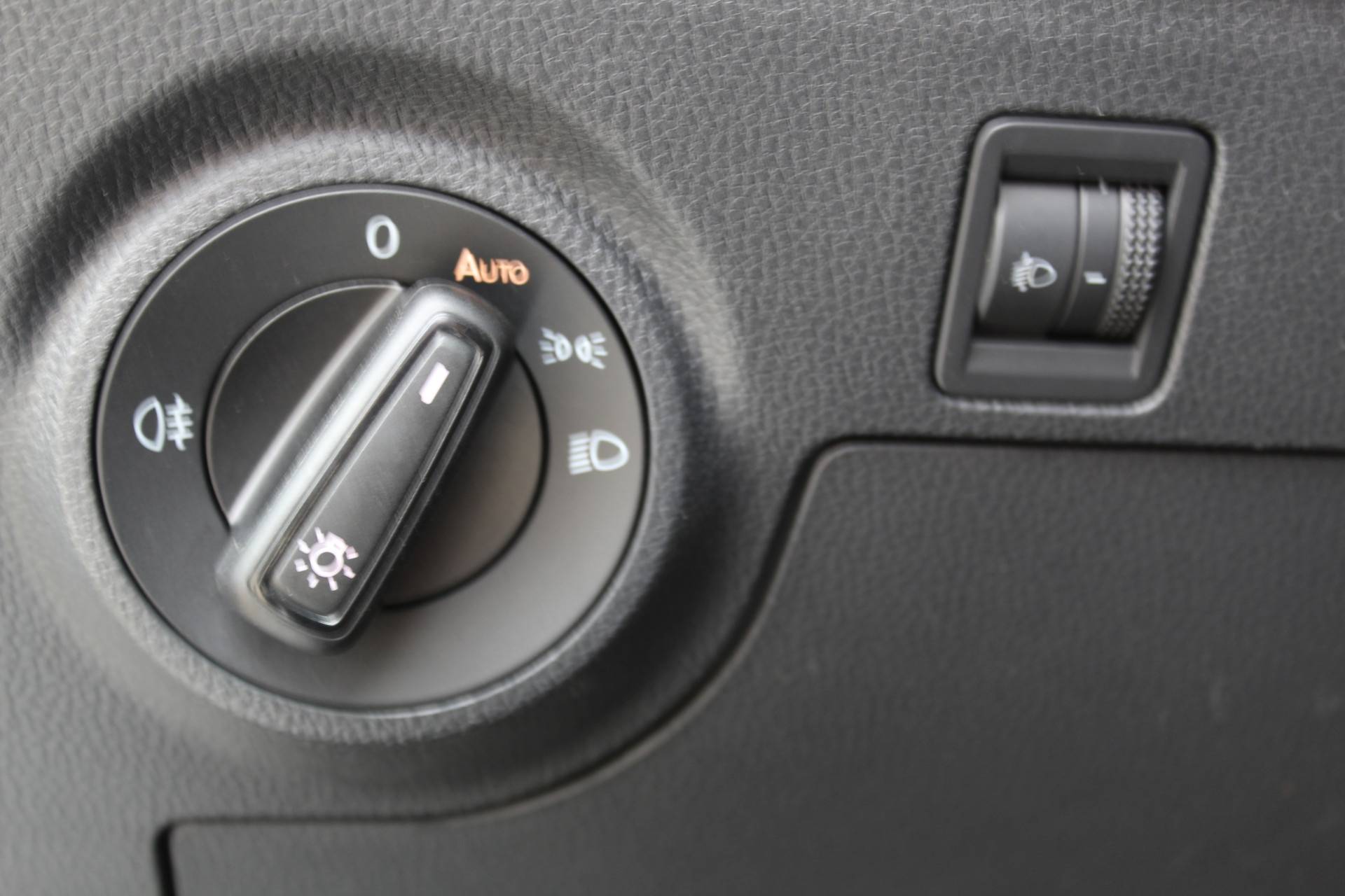 SEAT Ibiza 1.0-96pk TSI Style. NIEUWSTE MODEL In nieuwstaat ! Volautm. airco, camera, elektr. ramen v+a, LED verlichting, stoelverwarming, metallic lak, Isofix, LM wielen, Apple Carplay / Android auto etc. - 12/33