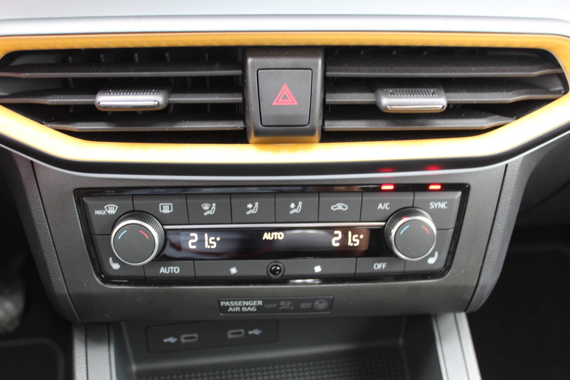 SEAT Ibiza 1.0-96pk TSI Style. NIEUWSTE MODEL In nieuwstaat ! Volautm. airco, camera, elektr. ramen v+a, LED verlichting, stoelverwarming, metallic lak, Isofix, LM wielen, Apple Carplay / Android auto etc. - 22/33