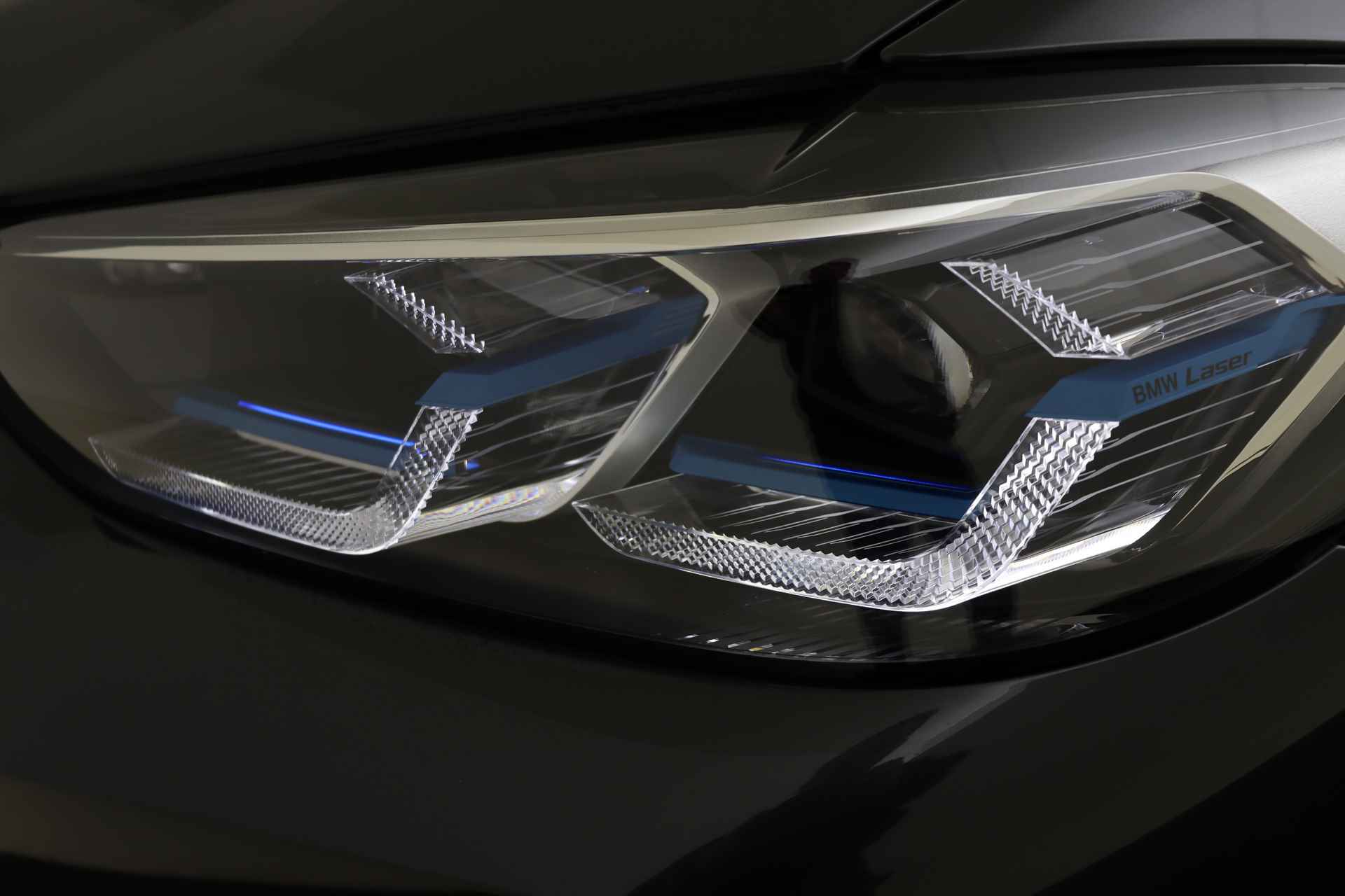 BMW X4 xDrive20i High Executive M Sport Automaat / Trekhaak / Laserlight / Sportstoelen / / BMW M 50 Jahre uitvoering Comfort Access / Parking Assistant / M Sportonderstel - 55/75
