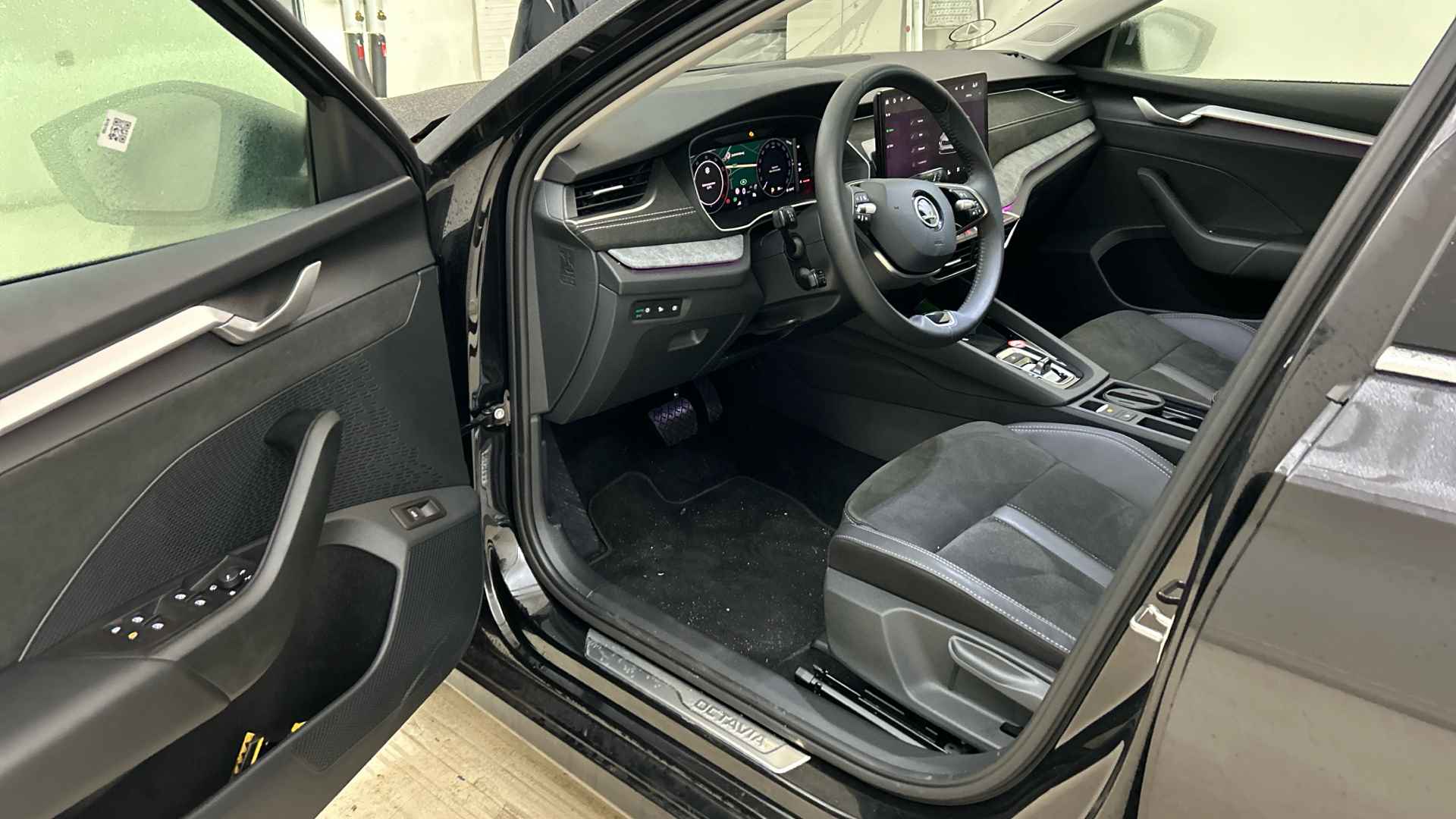 Škoda Octavia Combi 1.5 TSI MHEV Business Edition Plus | LED Matrix | Lounge Interieur | Chrome pakket | Stuurverwarming | Navi 13inch | Wireless App-connect - 5/26