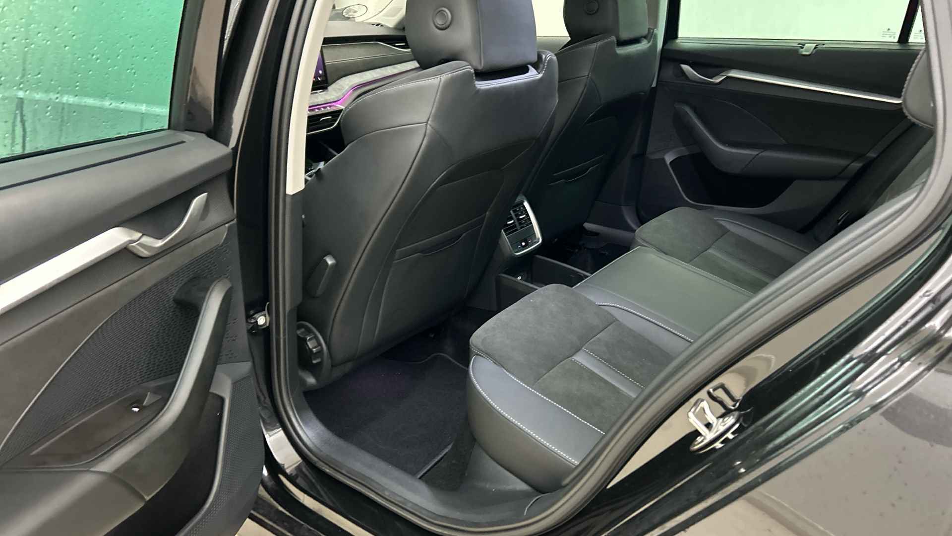 Škoda Octavia Combi 1.5 TSI MHEV Business Edition Plus | LED Matrix | Lounge Interieur | Chrome pakket | Stuurverwarming | Navi 13inch | Wireless App-connect - 6/26