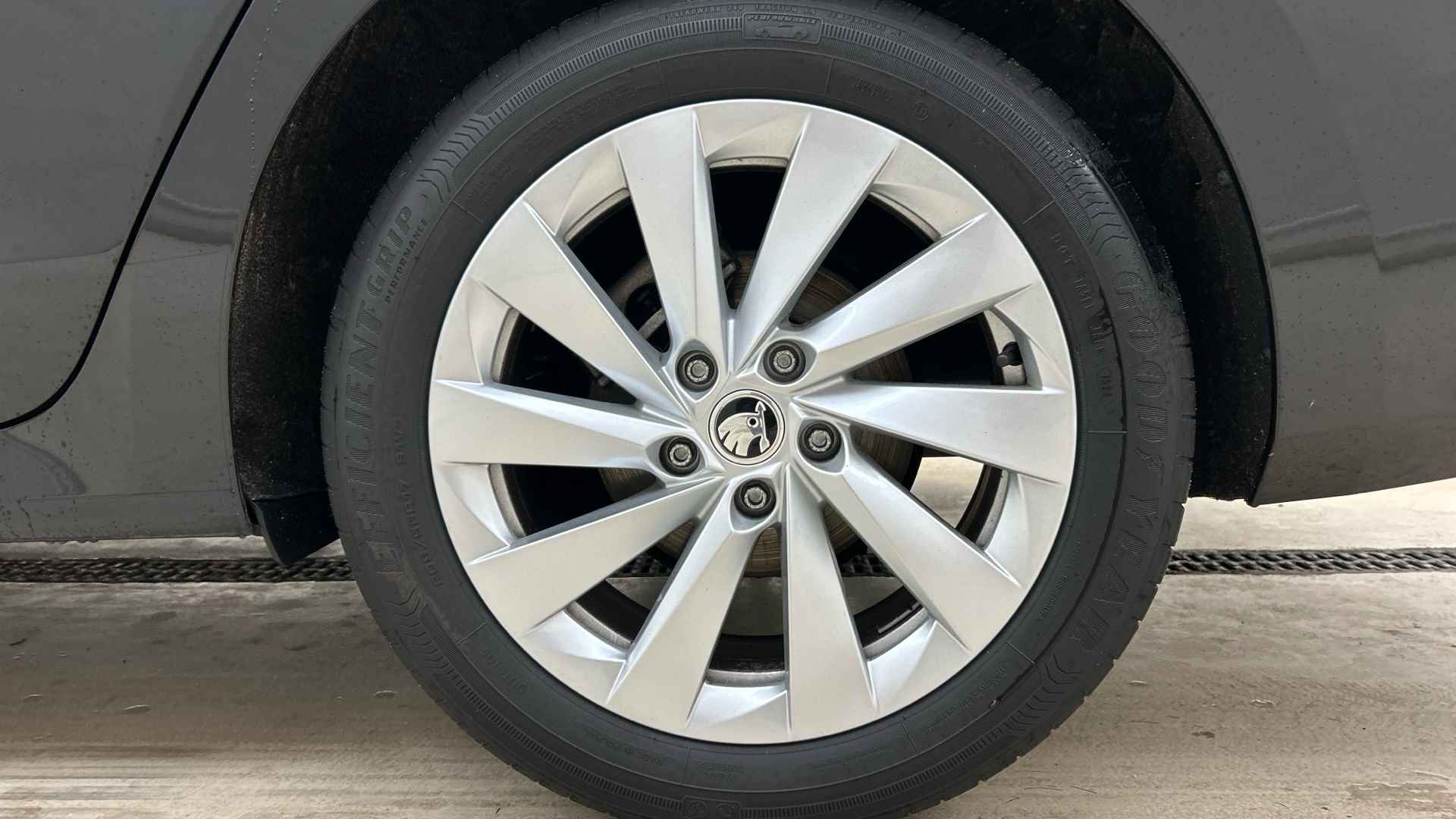 Škoda Octavia Combi 1.5 TSI MHEV Business Edition Plus | LED Matrix | Lounge Interieur | Chrome pakket | Stuurverwarming | Navi 13inch | Wireless App-connect - 16/26