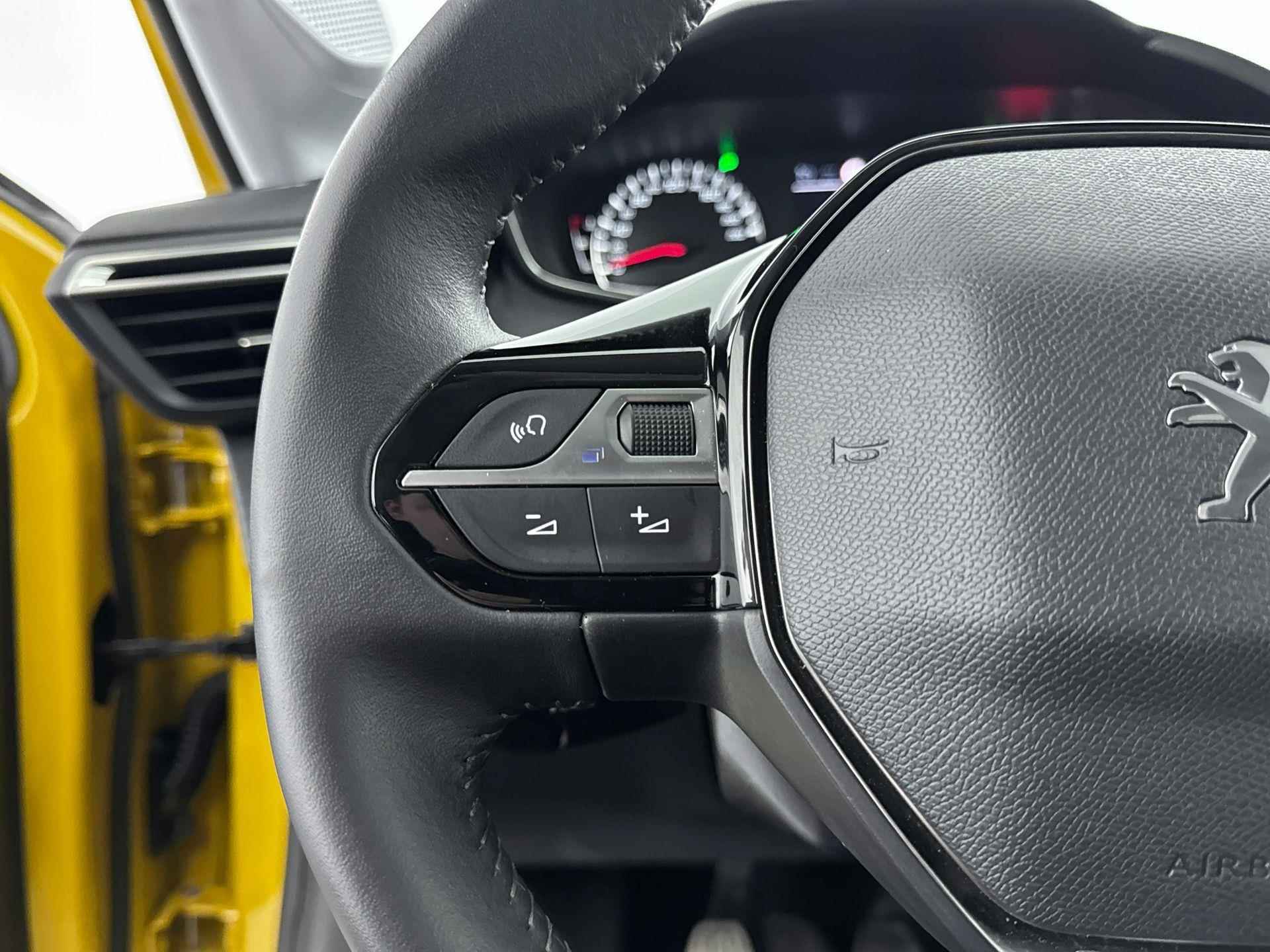 Peugeot 208 1.2 75 pk Allure | Navigatie | Parkeersensoren | Led - 15/40