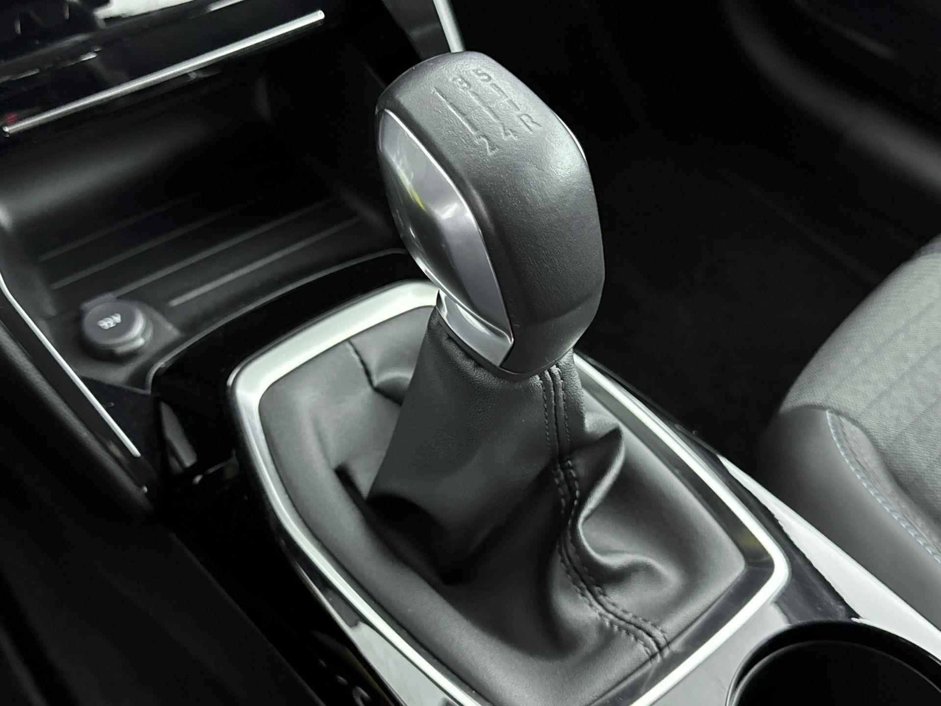 Peugeot 208 1.2 75 pk Allure | Navigatie | Parkeersensoren | Led - 18/40