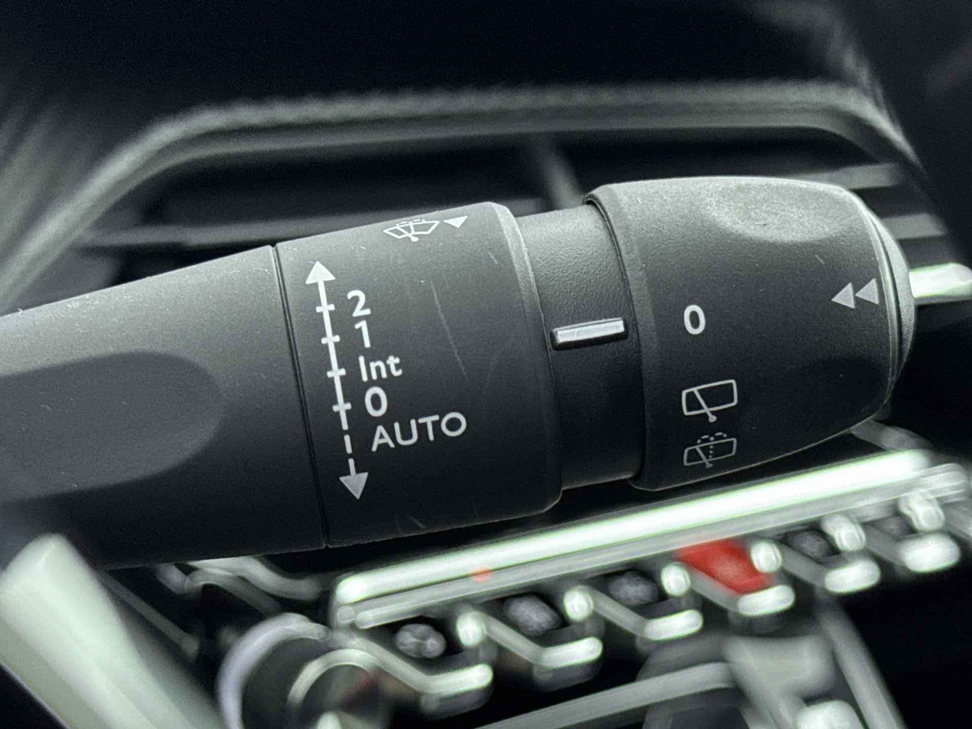 Peugeot 208 1.2 75 pk Allure | Navigatie | Parkeersensoren | Led - 33/40