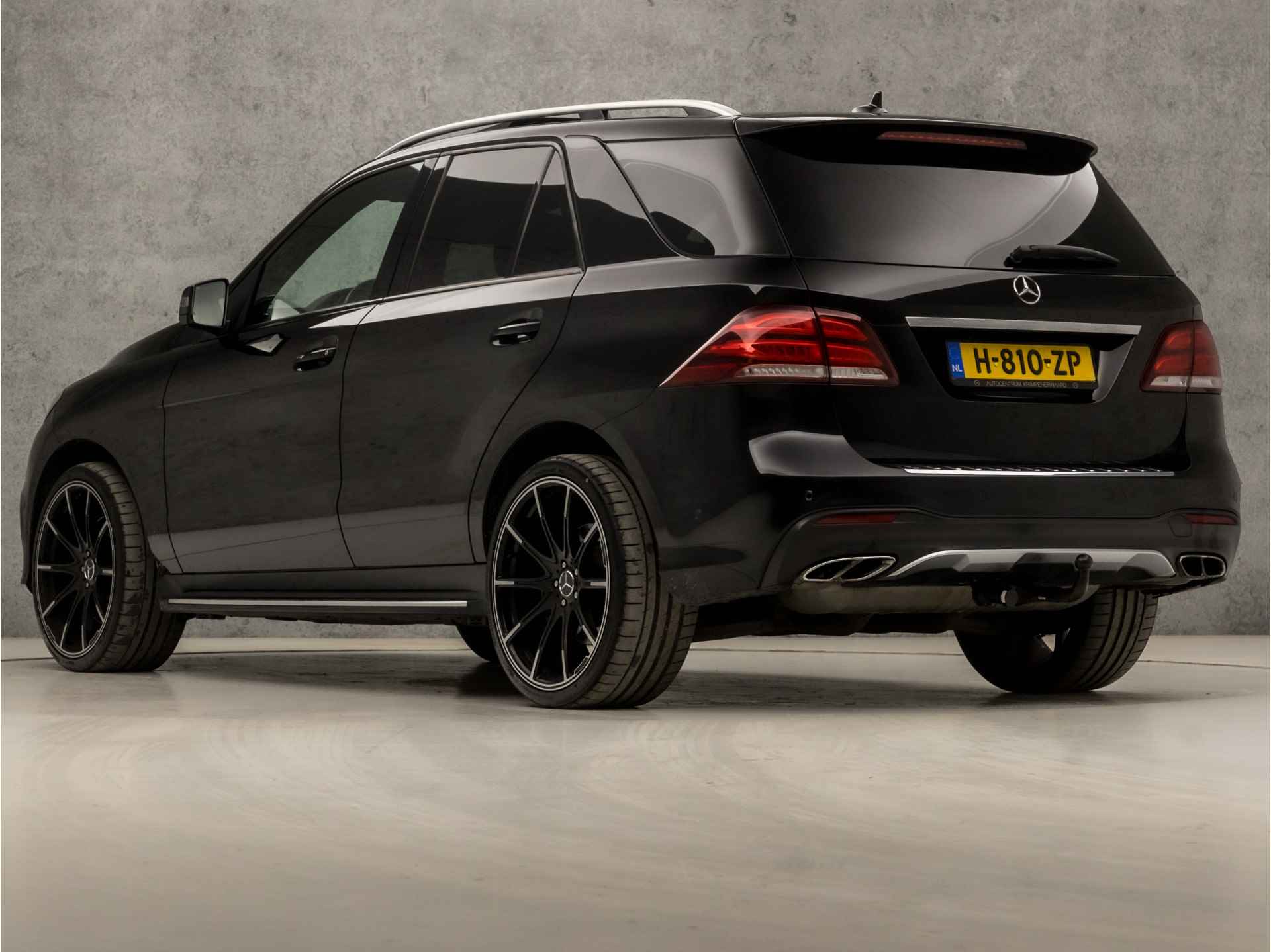 Mercedes-Benz GLE 450 AMG 4MATIC 368Pk Automaat (PANORAMADAK, GROOT NAVI, LUCHTVERING, MEMORY SEATS, LEDER, 360 CAMERA, STOELVERWARMING/KOELING, TREKHAAK, GETINT GLAS, NIEUWSTAAT) - 3/43