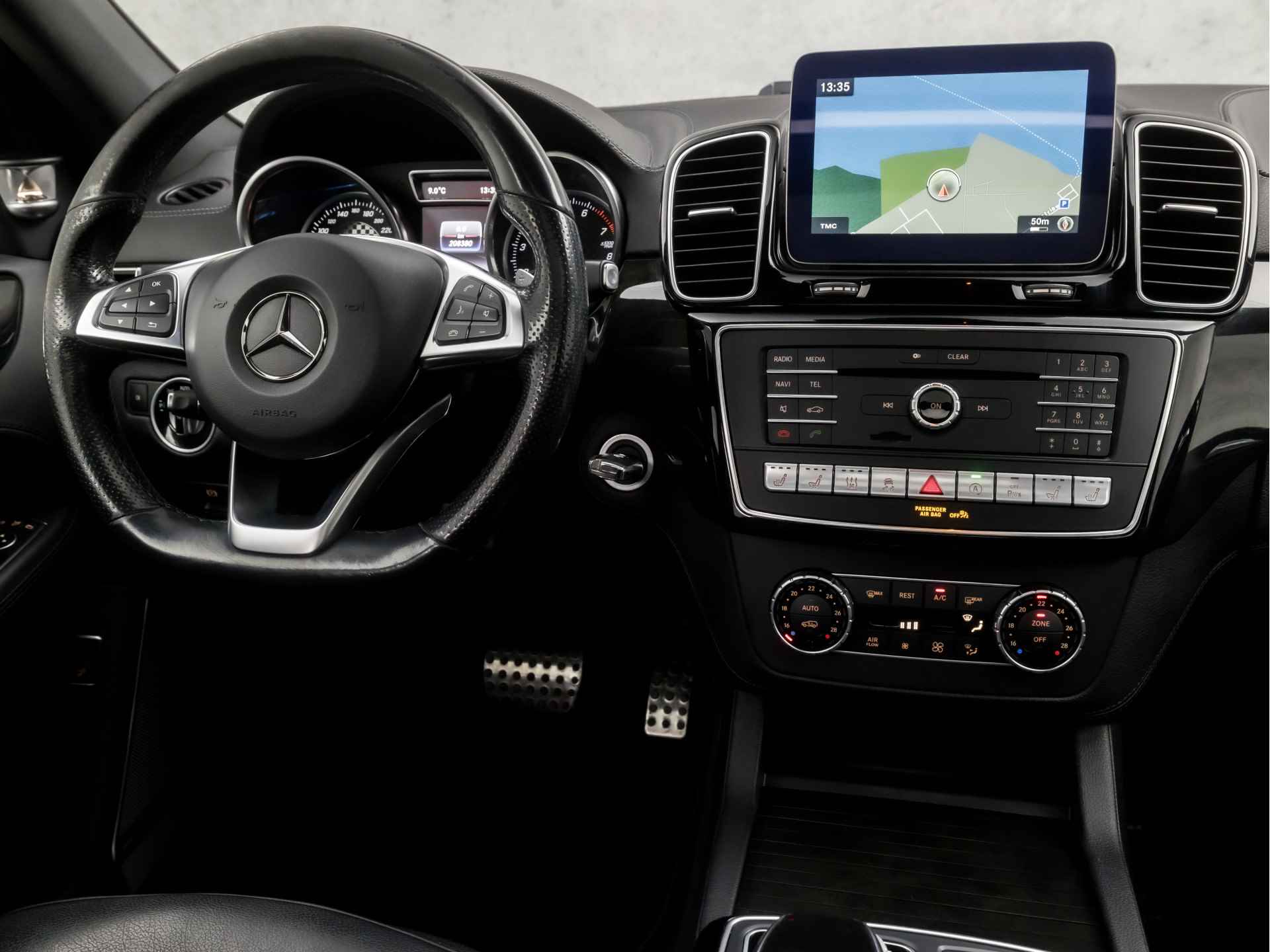 Mercedes-Benz GLE 450 AMG 4MATIC 368Pk Automaat (PANORAMADAK, GROOT NAVI, LUCHTVERING, MEMORY SEATS, LEDER, 360 CAMERA, STOELVERWARMING/KOELING, TREKHAAK, GETINT GLAS, NIEUWSTAAT) - 7/43