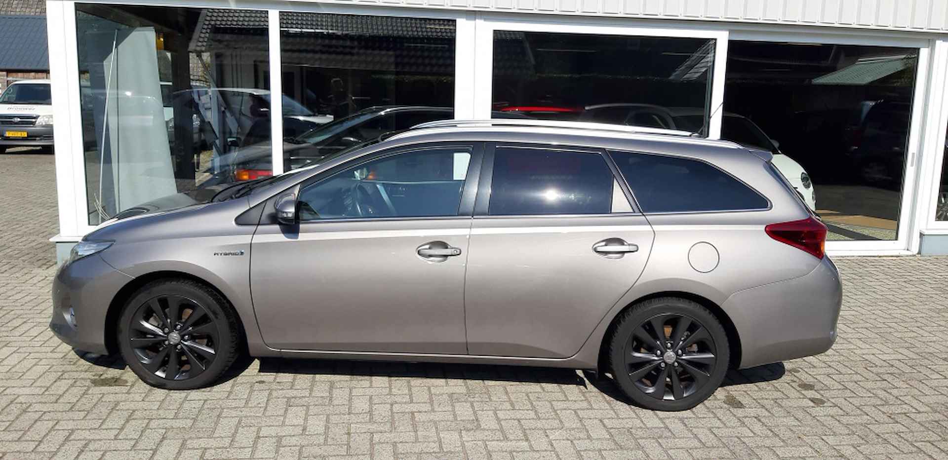 Toyota Auris Touring Sports 1.8 Hybrid Lease Navigatie/Trekhaak/Parkeersensoren - 4/18