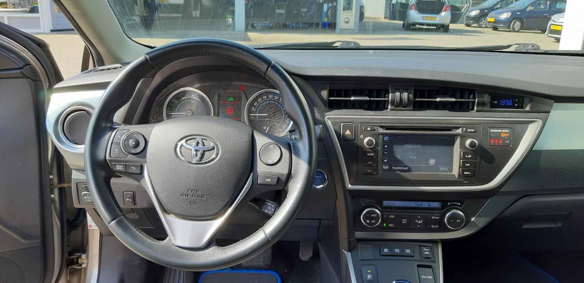 Toyota Auris Touring Sports 1.8 Hybrid Lease Navigatie/Trekhaak/Parkeersensoren - 10/18