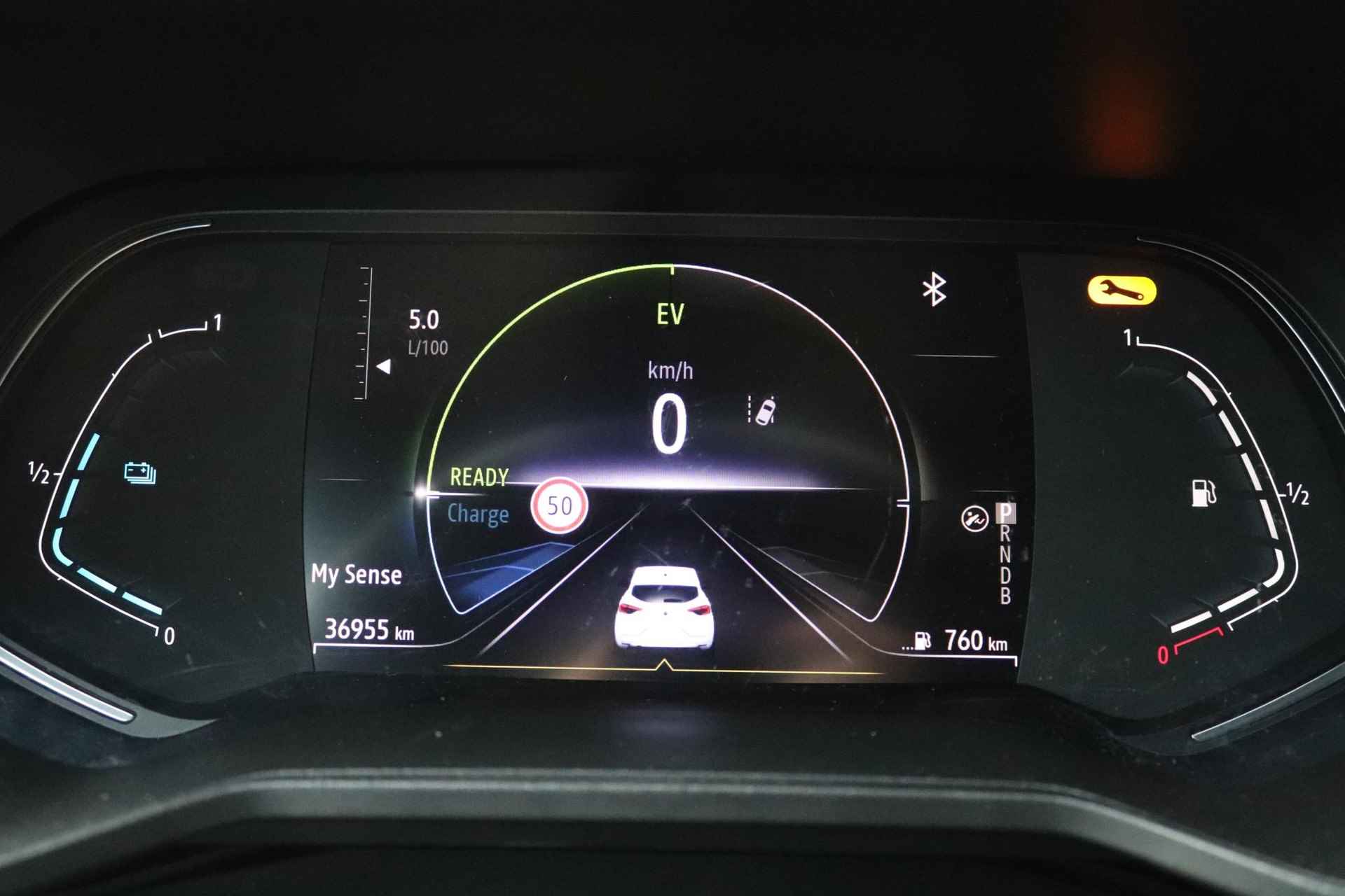 Renault Clio 1.6 E-Tech Hybrid 140 Intens | Navigatie 9,3" | Apple Carplay | Climate Control | LED koplampen | Camera | Parkeersensoren | LMV 16" | All-Seasons - 4/34