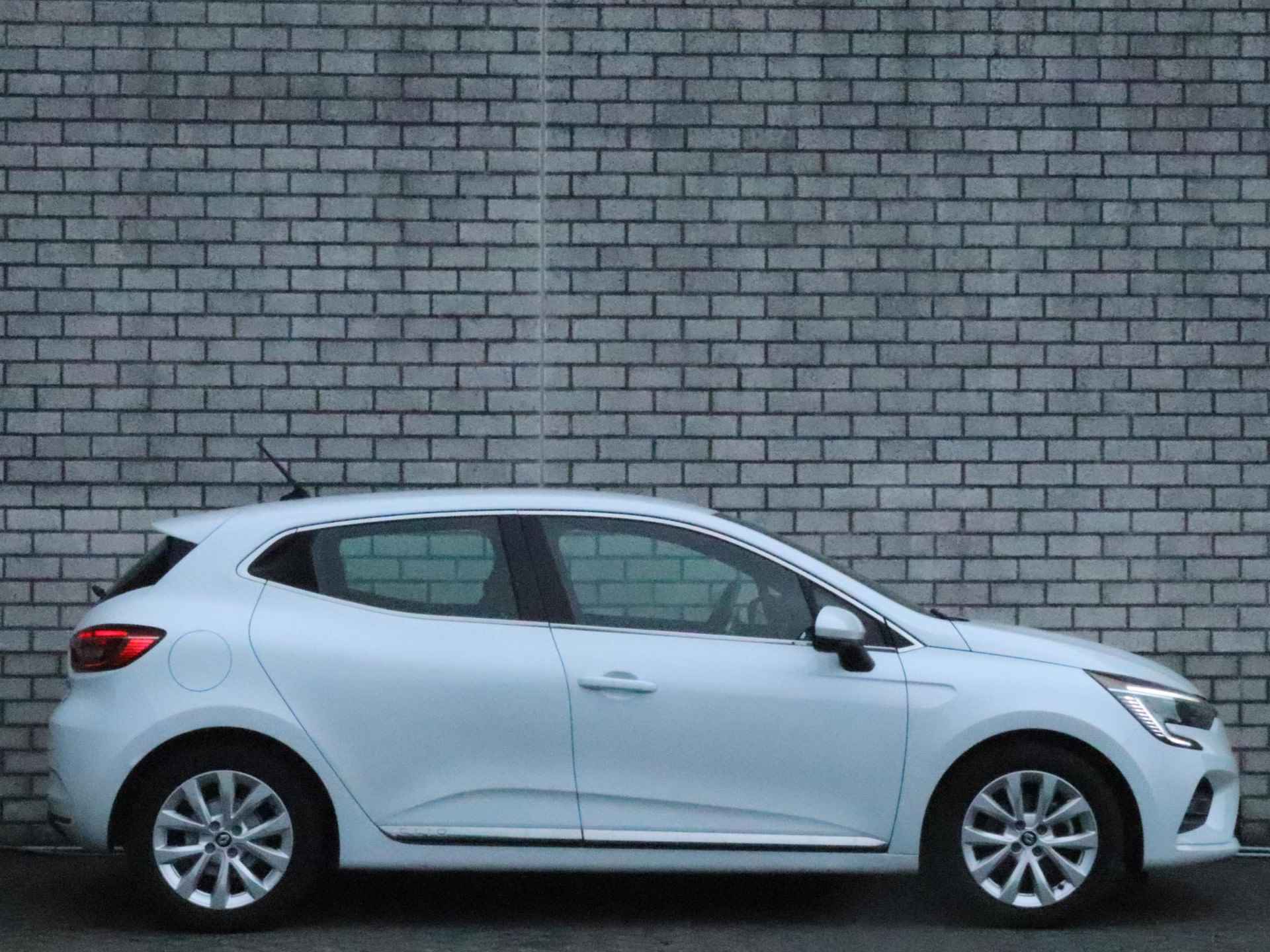 Renault Clio 1.6 E-Tech Hybrid 140 Intens | Navigatie 9,3" | Apple Carplay | Climate Control | LED koplampen | Camera | Parkeersensoren | LMV 16" | All-Seasons - 7/34