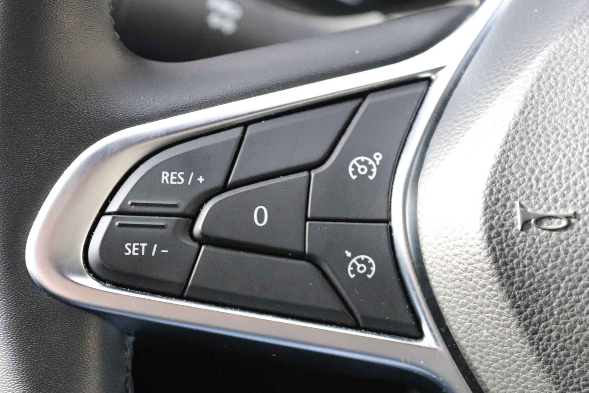 Renault Clio 1.6 E-Tech Hybrid 140 Intens | Navigatie 9,3" | Apple Carplay | Climate Control | LED koplampen | Camera | Parkeersensoren | LMV 16" | All-Seasons - 18/34