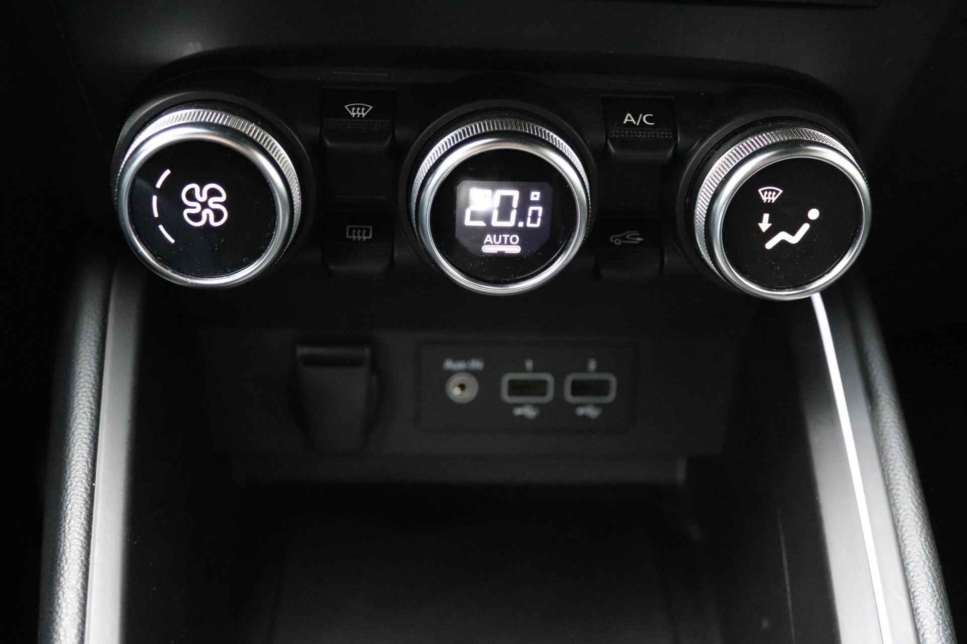 Renault Clio 1.6 E-Tech Hybrid 140 Intens | Navigatie 9,3" | Apple Carplay | Climate Control | LED koplampen | Camera | Parkeersensoren | LMV 16" | All-Seasons - 27/34