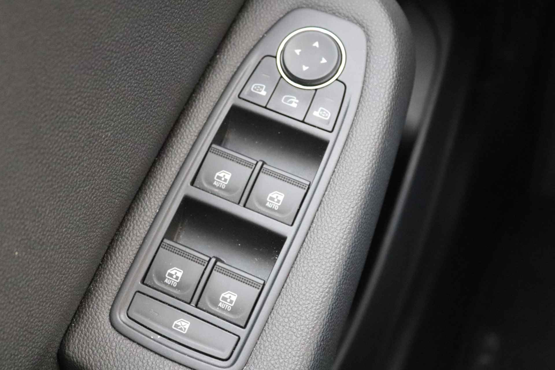 Renault Clio 1.6 E-Tech Hybrid 140 Intens | Navigatie 9,3" | Apple Carplay | Climate Control | LED koplampen | Camera | Parkeersensoren | LMV 16" | All-Seasons - 30/34