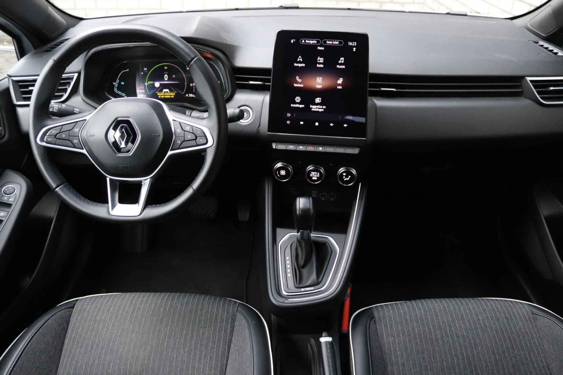 Renault Clio 1.6 E-Tech Hybrid 140 Intens | Navigatie 9,3" | Apple Carplay | Climate Control | LED koplampen | Camera | Parkeersensoren | LMV 16" | All-Seasons - 31/34
