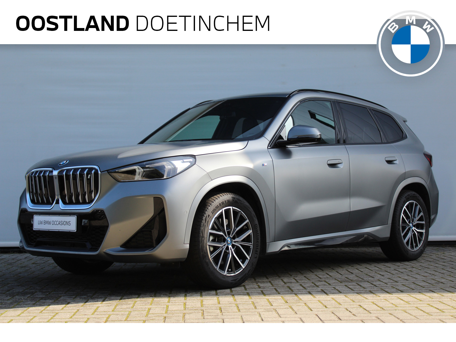 BMW iX1 xDrive30 High Executive M Sport 66 kWh / Panoramadak / Trekhaak / Adaptieve LED / Sportstoelen / Memory Seats / Driving Assistant Professional / Comfort Access / Harman-Kardon bij viaBOVAG.nl