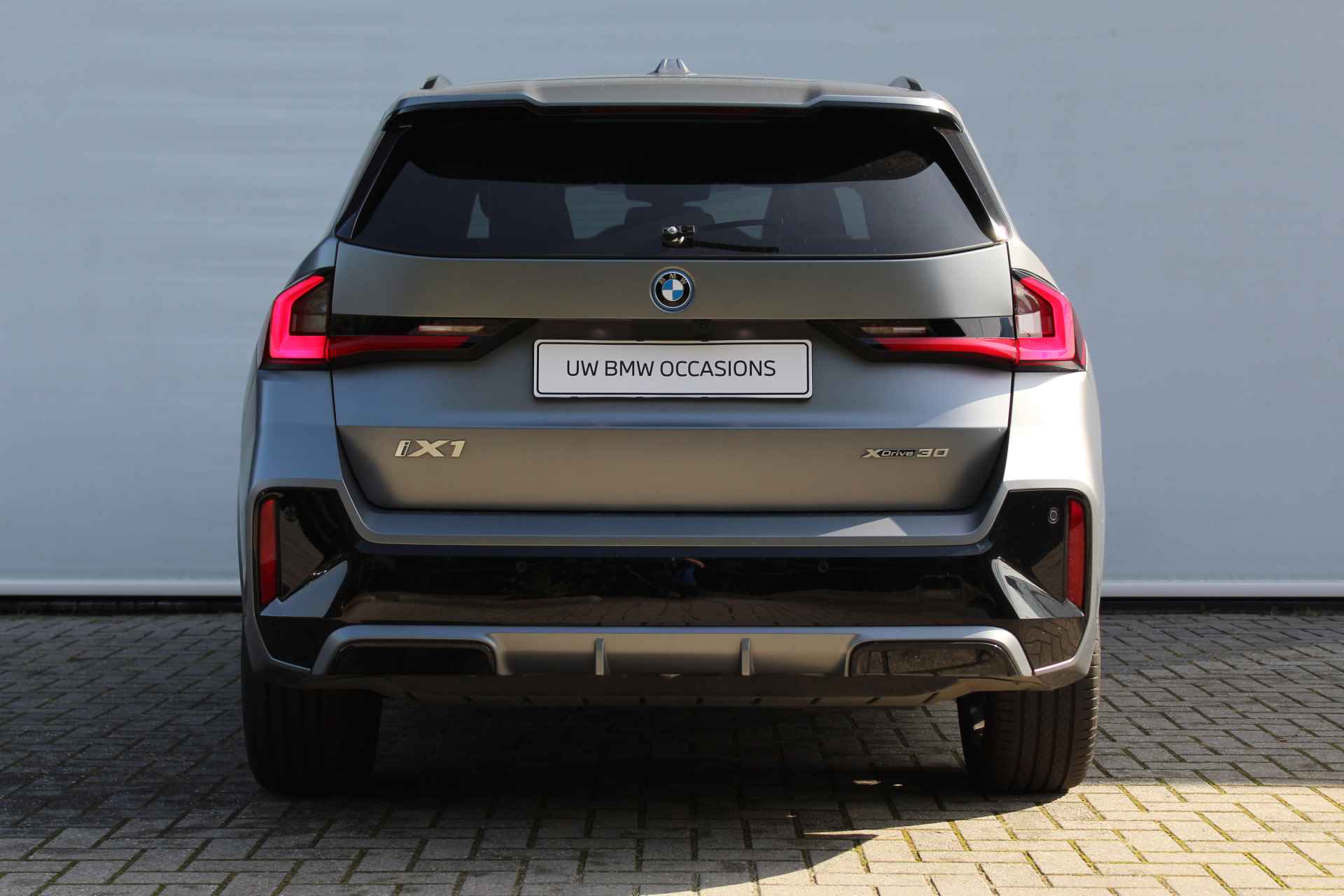 BMW iX1 xDrive30 High Executive M Sport 66 kWh / Panoramadak / Trekhaak / Adaptieve LED / Sportstoelen / Memory Seats / Driving Assistant Professional / Comfort Access / Harman-Kardon - 9/34