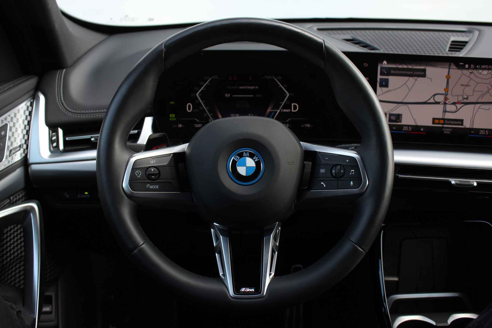 BMW iX1 xDrive30 High Executive M Sport 66 kWh / Panoramadak / Trekhaak / Adaptieve LED / Sportstoelen / Memory Seats / Driving Assistant Professional / Comfort Access / Harman-Kardon - 10/34