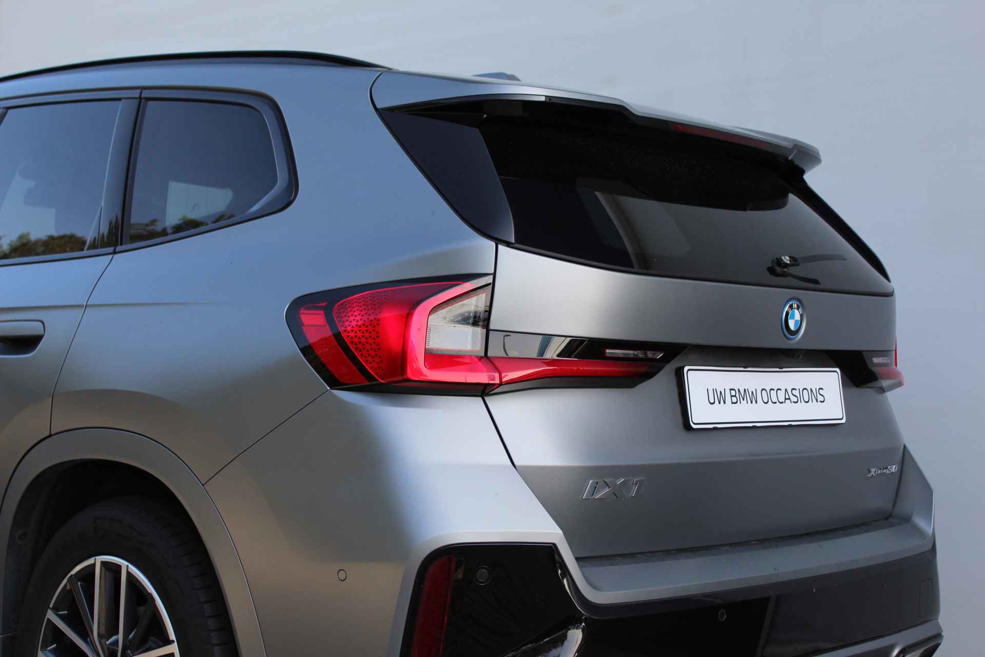 BMW iX1 xDrive30 High Executive M Sport 66 kWh / Panoramadak / Trekhaak / Adaptieve LED / Sportstoelen / Memory Seats / Driving Assistant Professional / Comfort Access / Harman-Kardon - 18/34