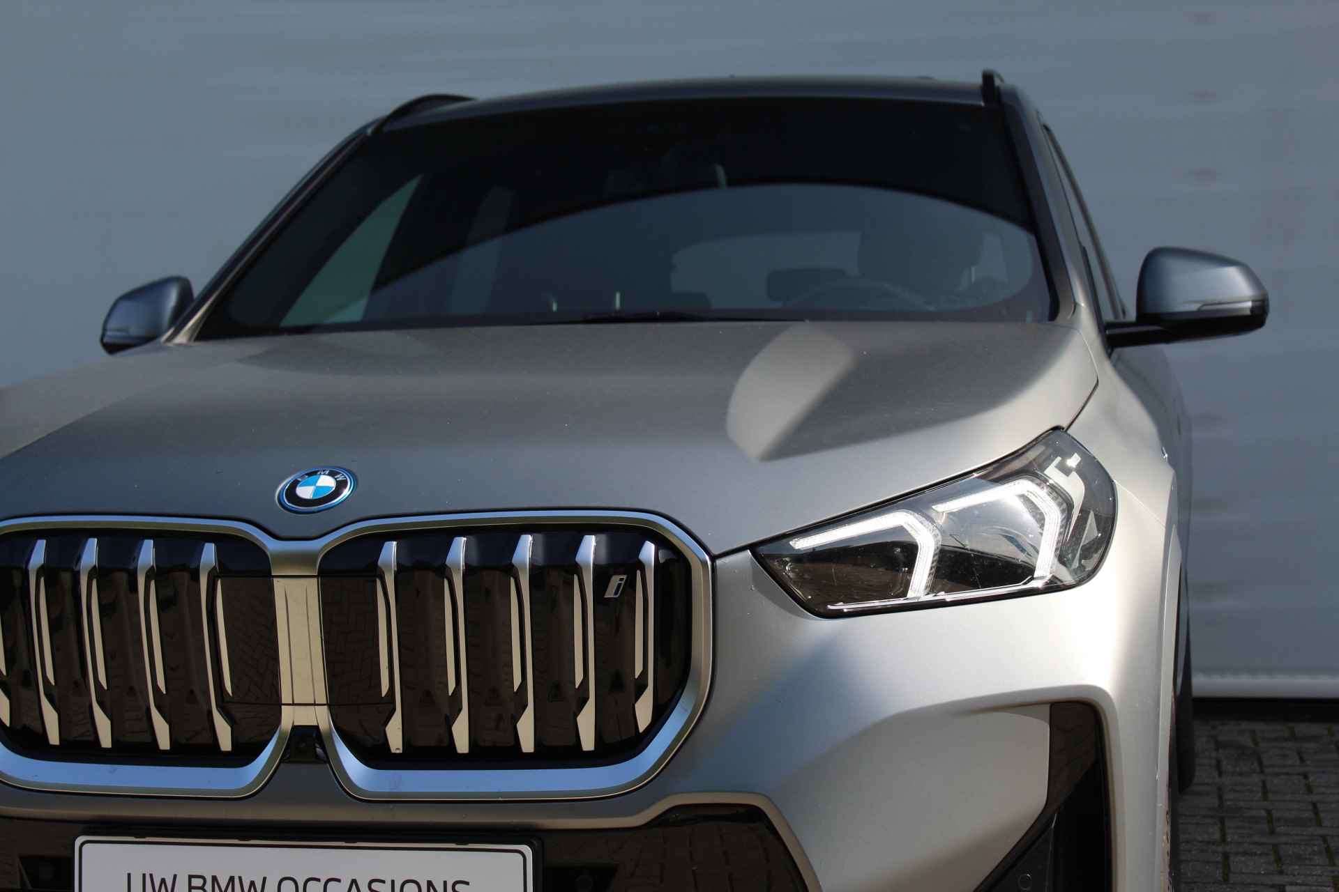 BMW iX1 xDrive30 High Executive M Sport 66 kWh / Panoramadak / Trekhaak / Adaptieve LED / Sportstoelen / Memory Seats / Driving Assistant Professional / Comfort Access / Harman-Kardon - 23/34