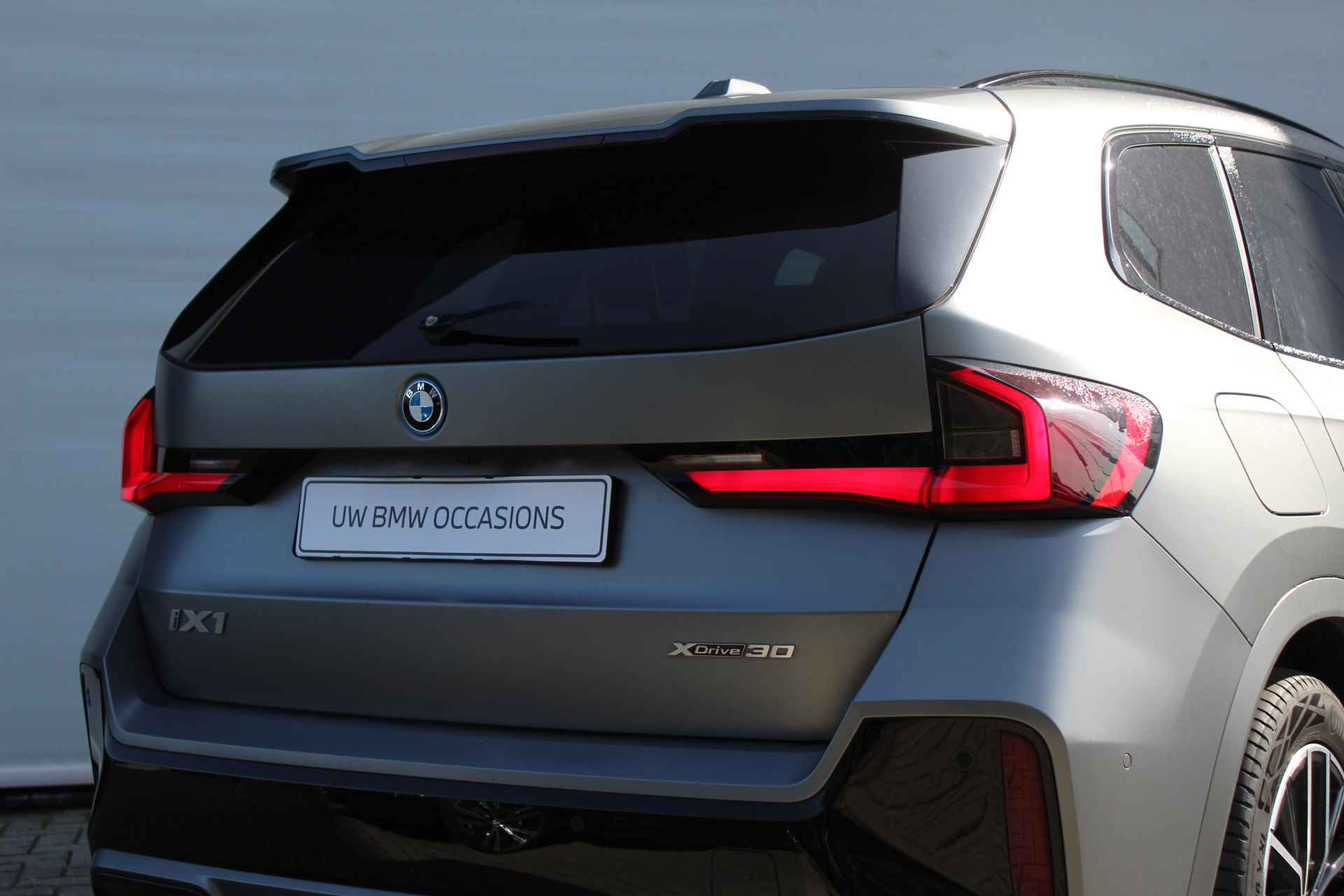 BMW iX1 xDrive30 High Executive M Sport 66 kWh / Panoramadak / Trekhaak / Adaptieve LED / Sportstoelen / Memory Seats / Driving Assistant Professional / Comfort Access / Harman-Kardon - 28/34