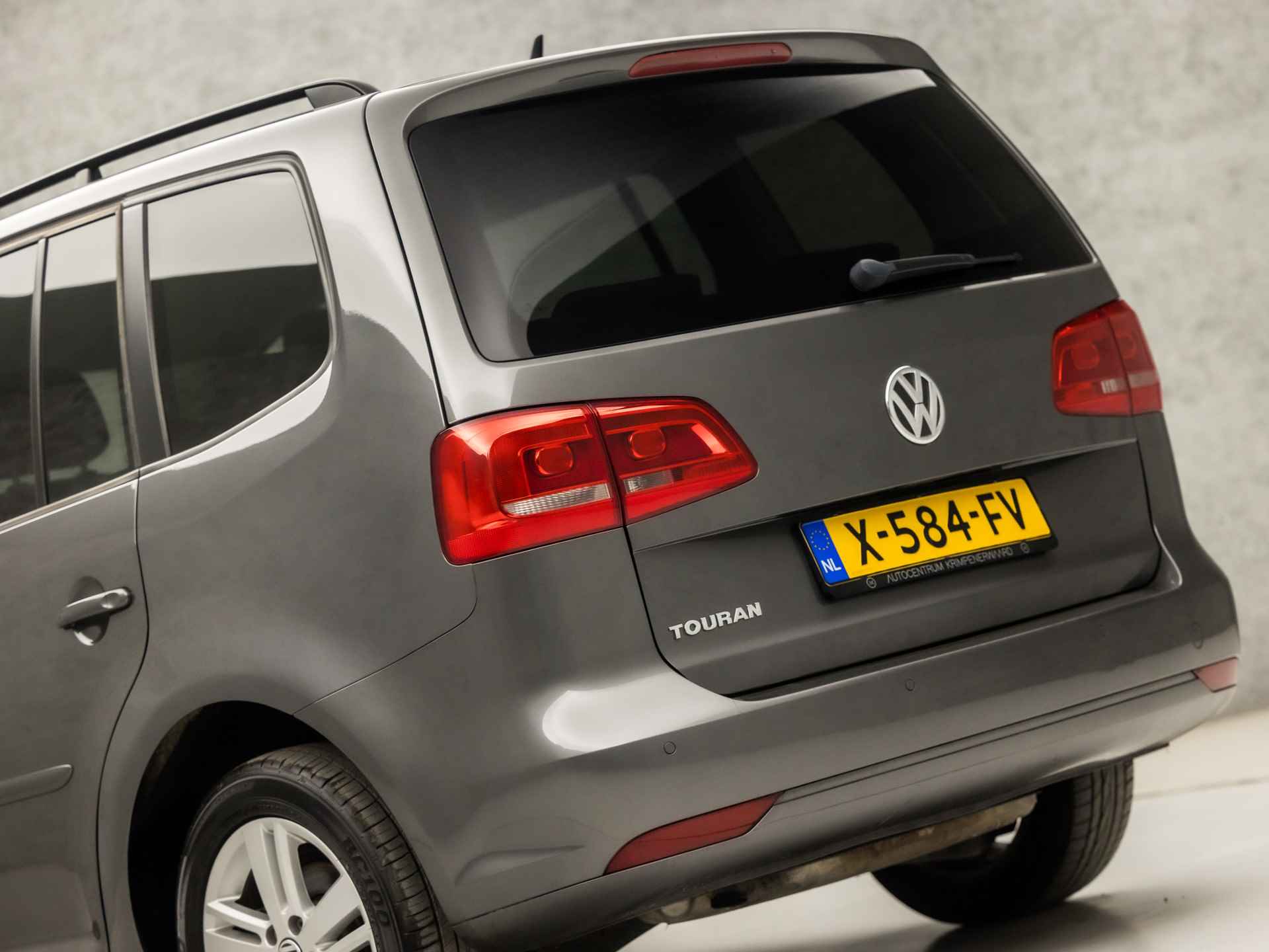 Volkswagen Touran 1.2 TSI Highline 7 Persoons (NAVIGATIE, CLIMATE, STOELVERWARMING, GETINT GLAS, SPORTSTOELEN, XENON, PARKEERSENSOREN, CRUISE, NIEUWE APK, NIEUWSTAAT) - 17/36