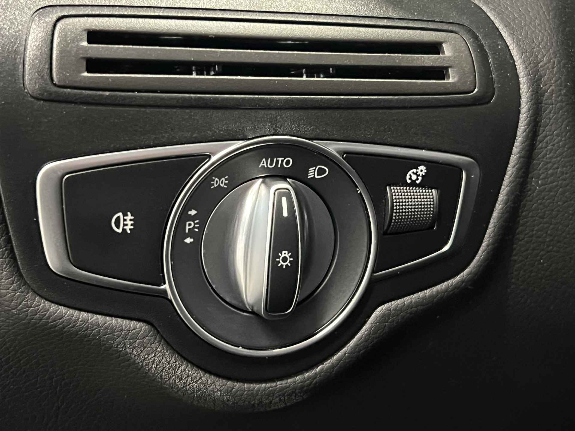 Mercedes-Benz GLC Coupé 300e 4MATIC Business Solution Luxury | Stoelverwarming | Navigatie | Elek. achterklep | Trekhaak - 22/46
