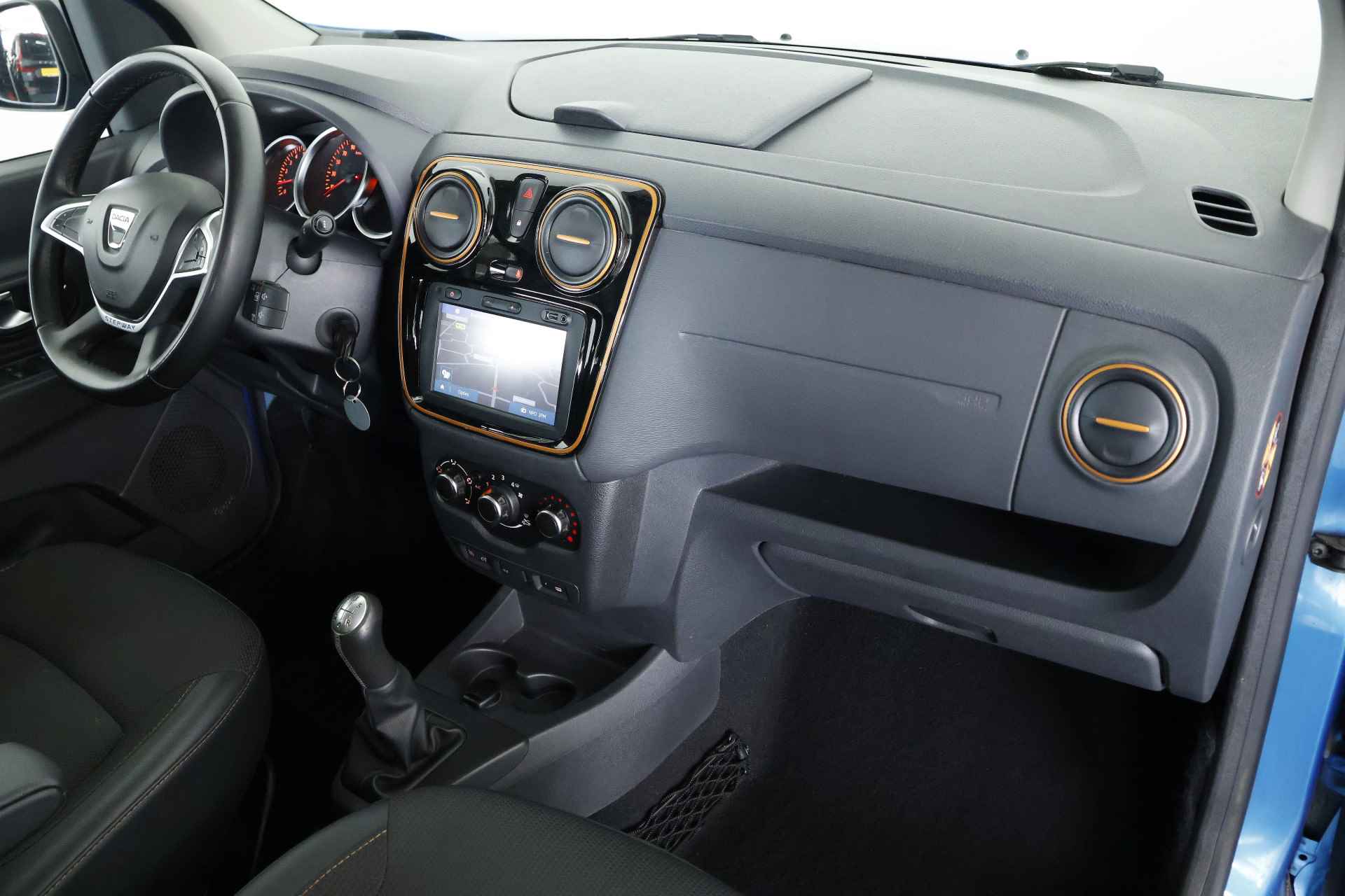 Dacia Lodgy 1.2 TCe Stepway 5p. / Navigatie / Camera / Cruise control - 3/24