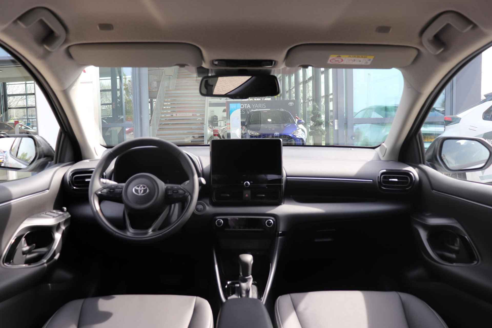 Toyota Yaris Hybrid 115 First Edition |  Vol Zwart Leder, Stoelverwarming, Draadloos Apple Carplay/Android Auto, Cruise & Climate control! - 3/42