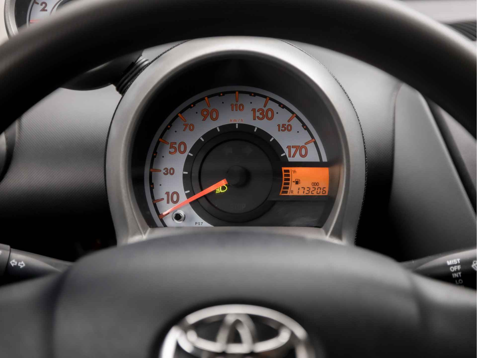 Toyota Aygo 1.0-12V Sport (AIRCO, 5 DEURS, NIEUWE APK, LOGISCH NAP, SPORTSTOELEN, LM VELGEN, ELEK RAMEN, NIEUWSTAAT) - 17/33