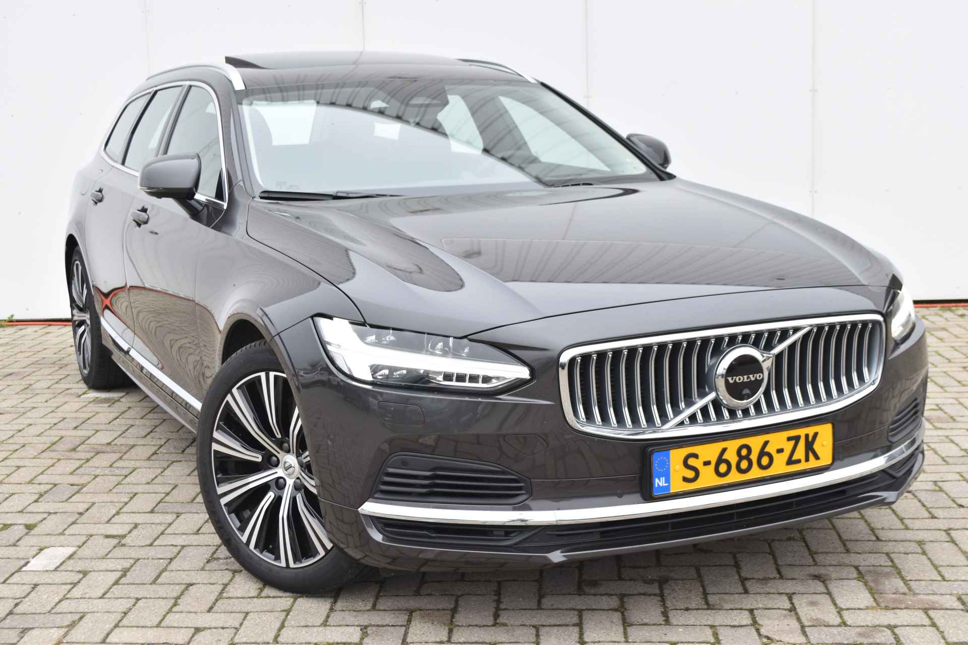 Volvo V90 2.0 T6 Plug-in hybrid AWD Ultimate Bright - 4/39