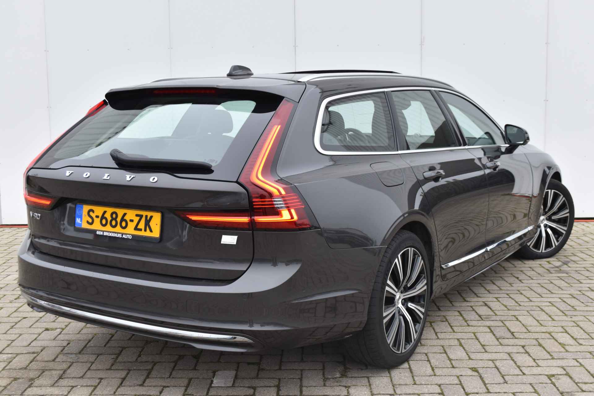 Volvo V90 2.0 T6 Plug-in hybrid AWD Ultimate Bright - 8/39