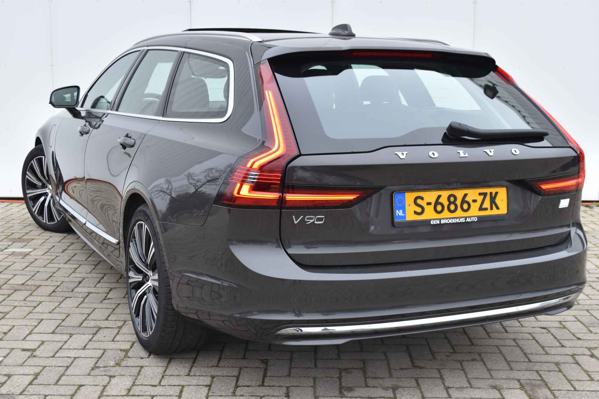 Volvo V90 2.0 T6 Plug-in hybrid AWD Ultimate Bright - 9/39