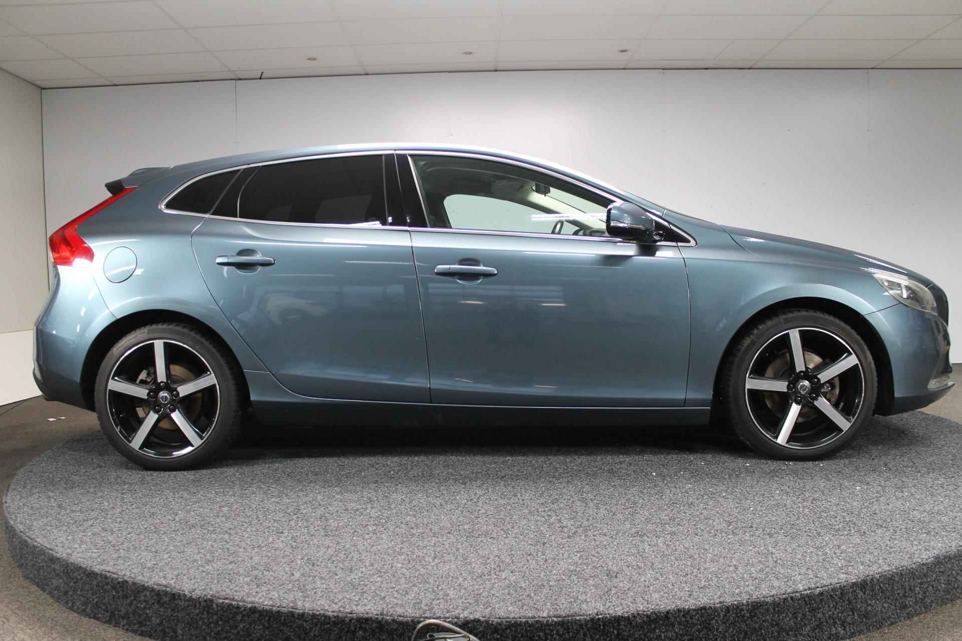 Volvo V40 1.6 T3 Momentum|rijklaar prijs|leer - 9/22