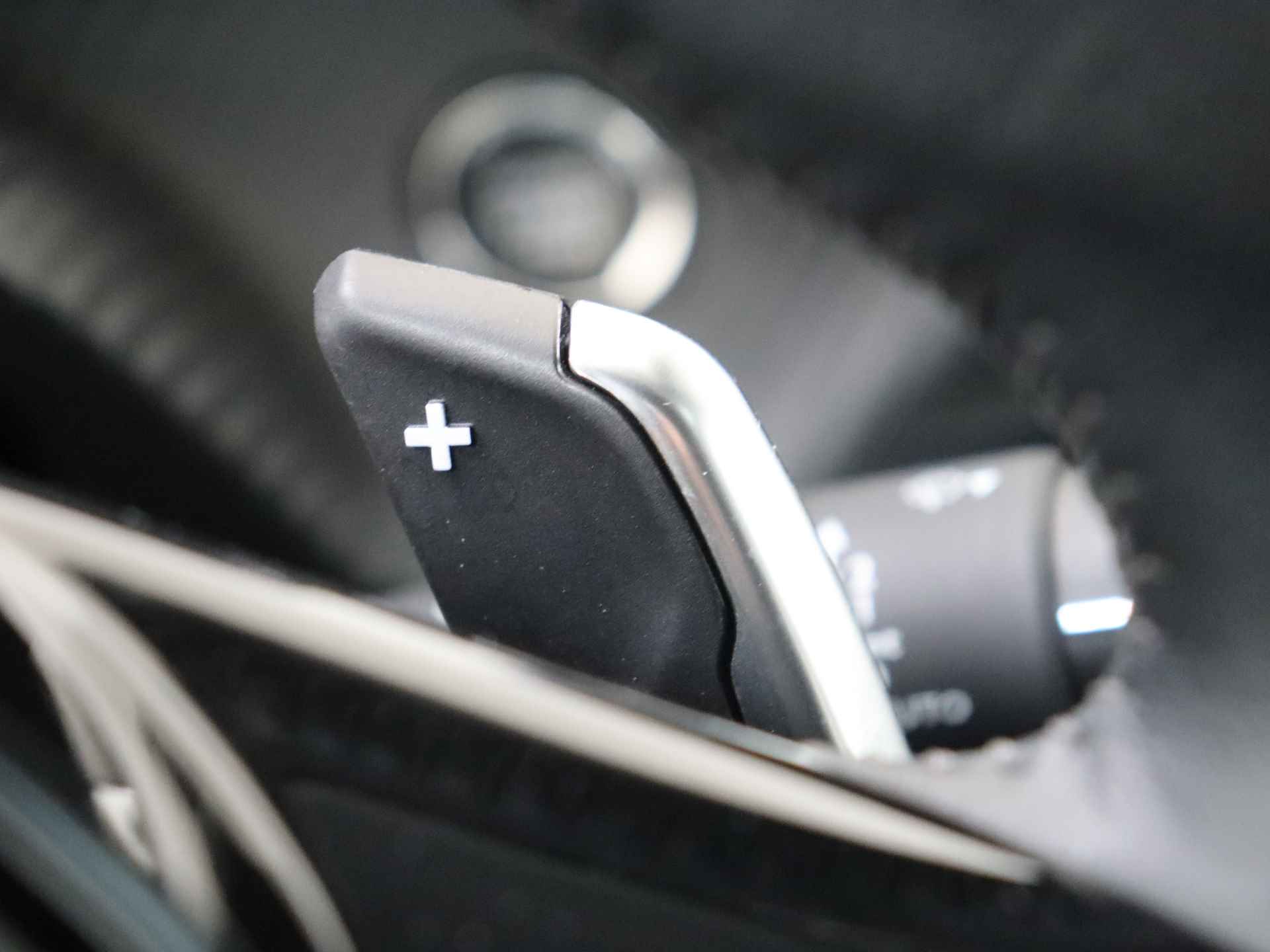 Peugeot 208 1.2 PureTech Allure 101 pk Automaat | Panorama dak | Climate Control | Lichtmetalen Velgen - 21/32