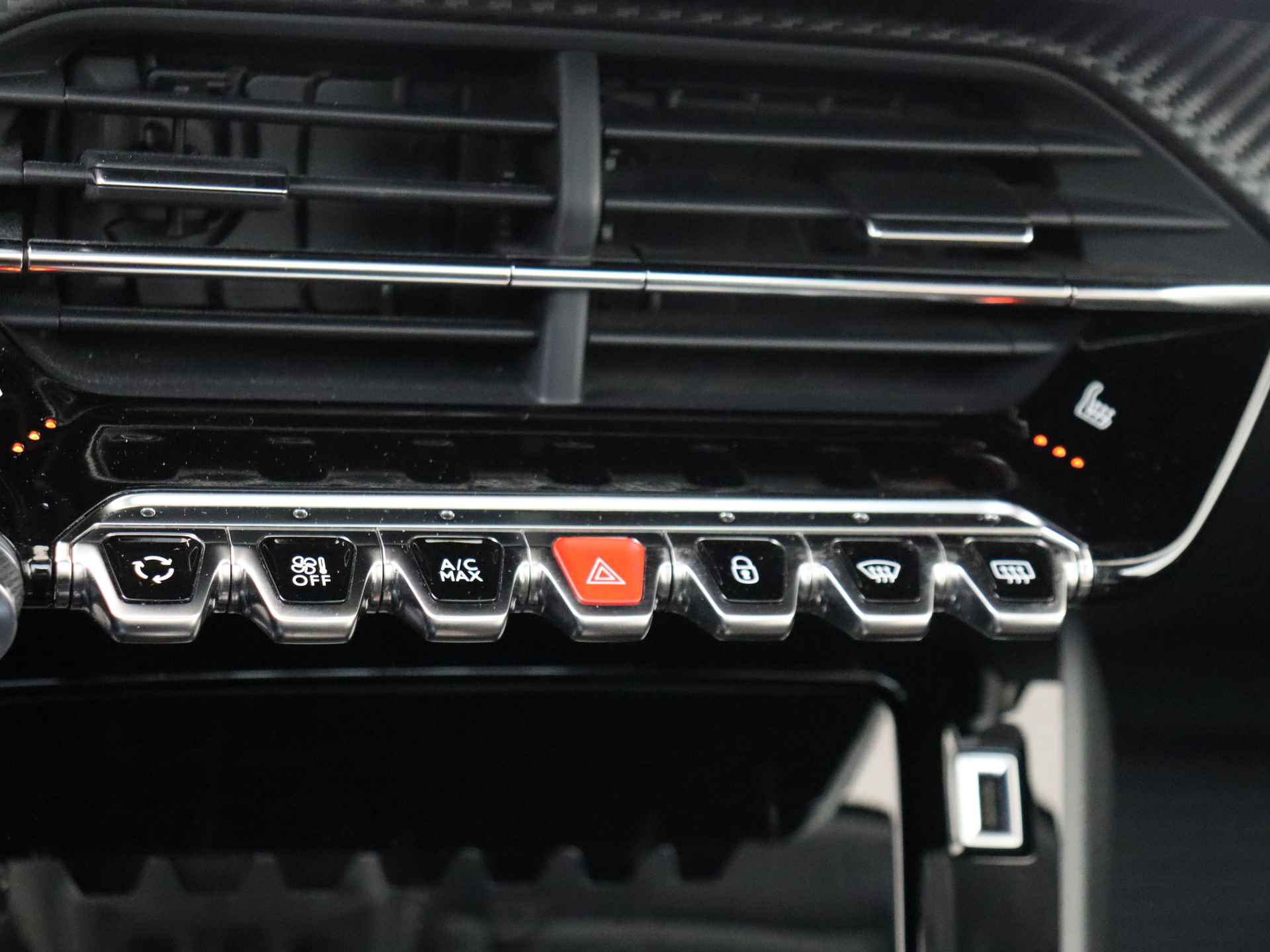 Peugeot 208 1.2 PureTech Allure 101 pk Automaat | Panorama dak | Climate Control | Lichtmetalen Velgen - 24/32
