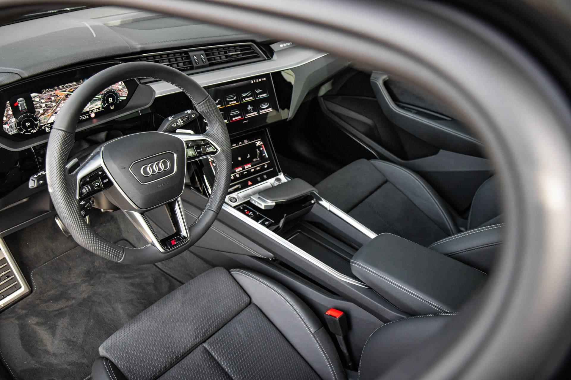 Audi Q8 e-tron 55 quattro 408pk S Edition 115 kWh | Panoramadak | B&O | Luchtvering | Sportstoelen | 22" Velgen - 4/47