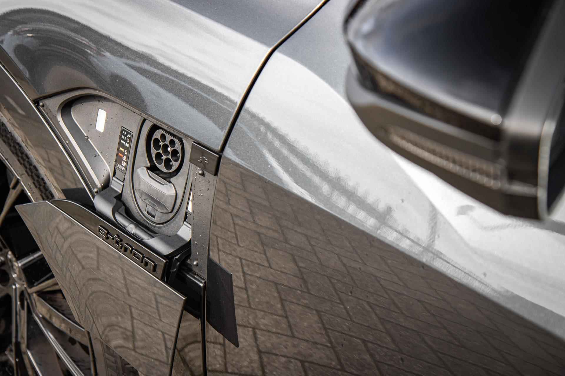 Audi Q8 e-tron 55 quattro 408pk S Edition 115 kWh | Panoramadak | B&O | Luchtvering | Sportstoelen | 22" Velgen - 10/47