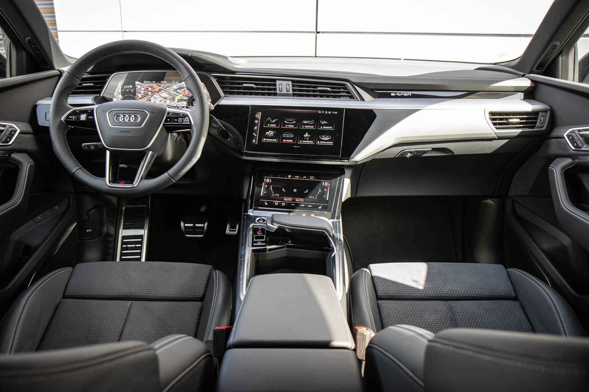 Audi Q8 e-tron 55 quattro 408pk S Edition 115 kWh | Panoramadak | B&O | Luchtvering | Sportstoelen | 22" Velgen - 44/47