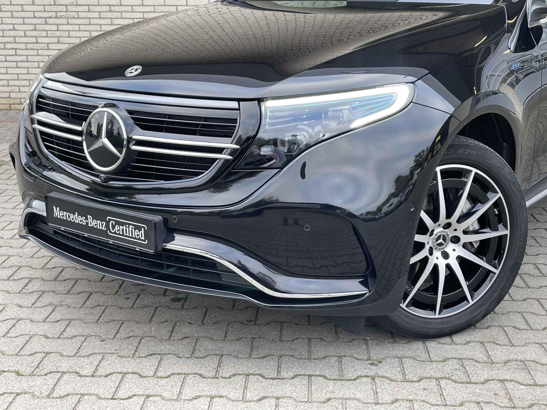 Mercedes-Benz EQC 400 4-Matic AMG Line 80 kWh l Rij-assistentie l Head-up l Trekhaak l Carplay l Memory Seats l - 3/25